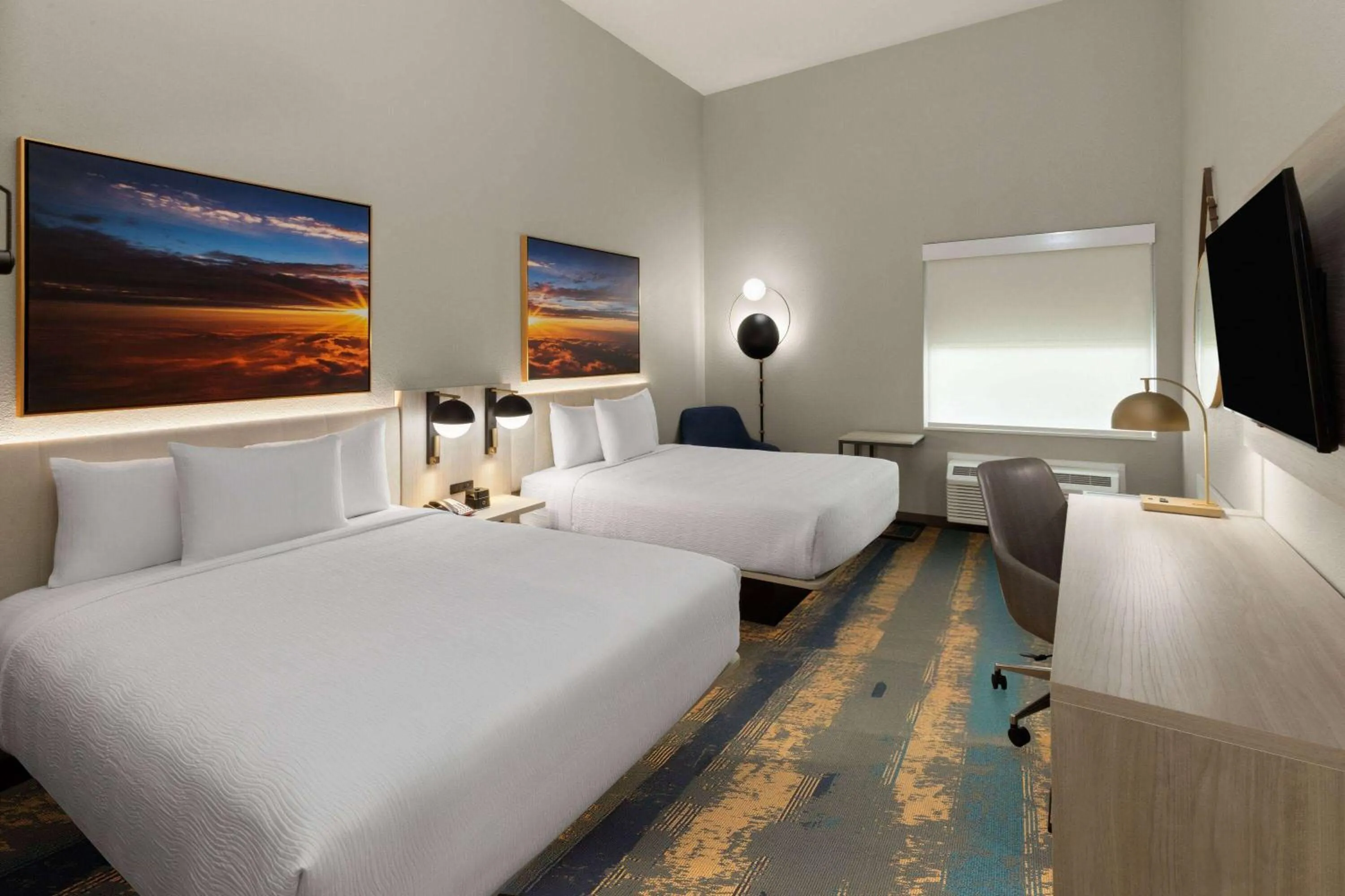 Photo of the whole room, Bed in La Quinta Inn & Suites by Wyndham DeSoto