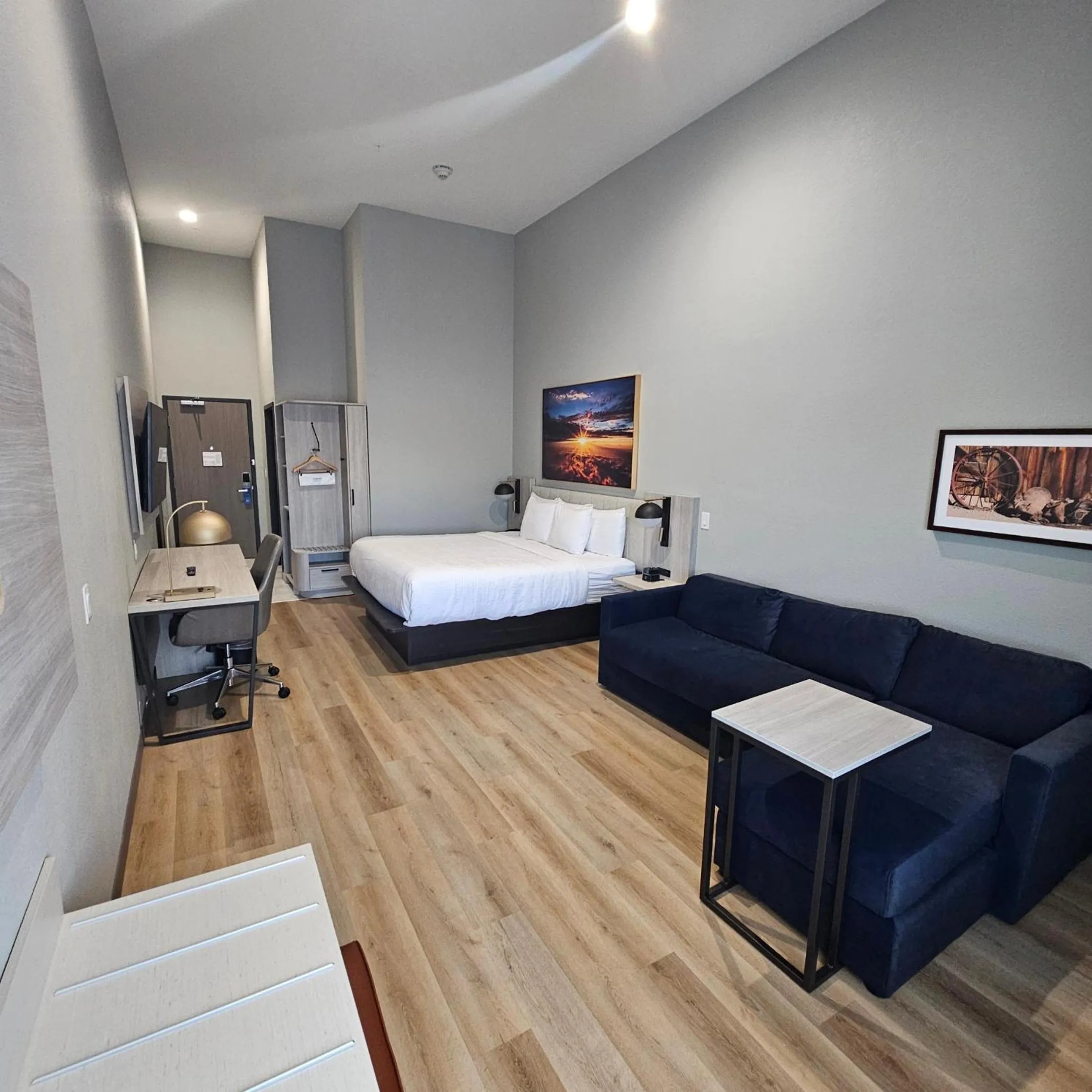 Bedroom, Bed in La Quinta Inn & Suites by Wyndham DeSoto