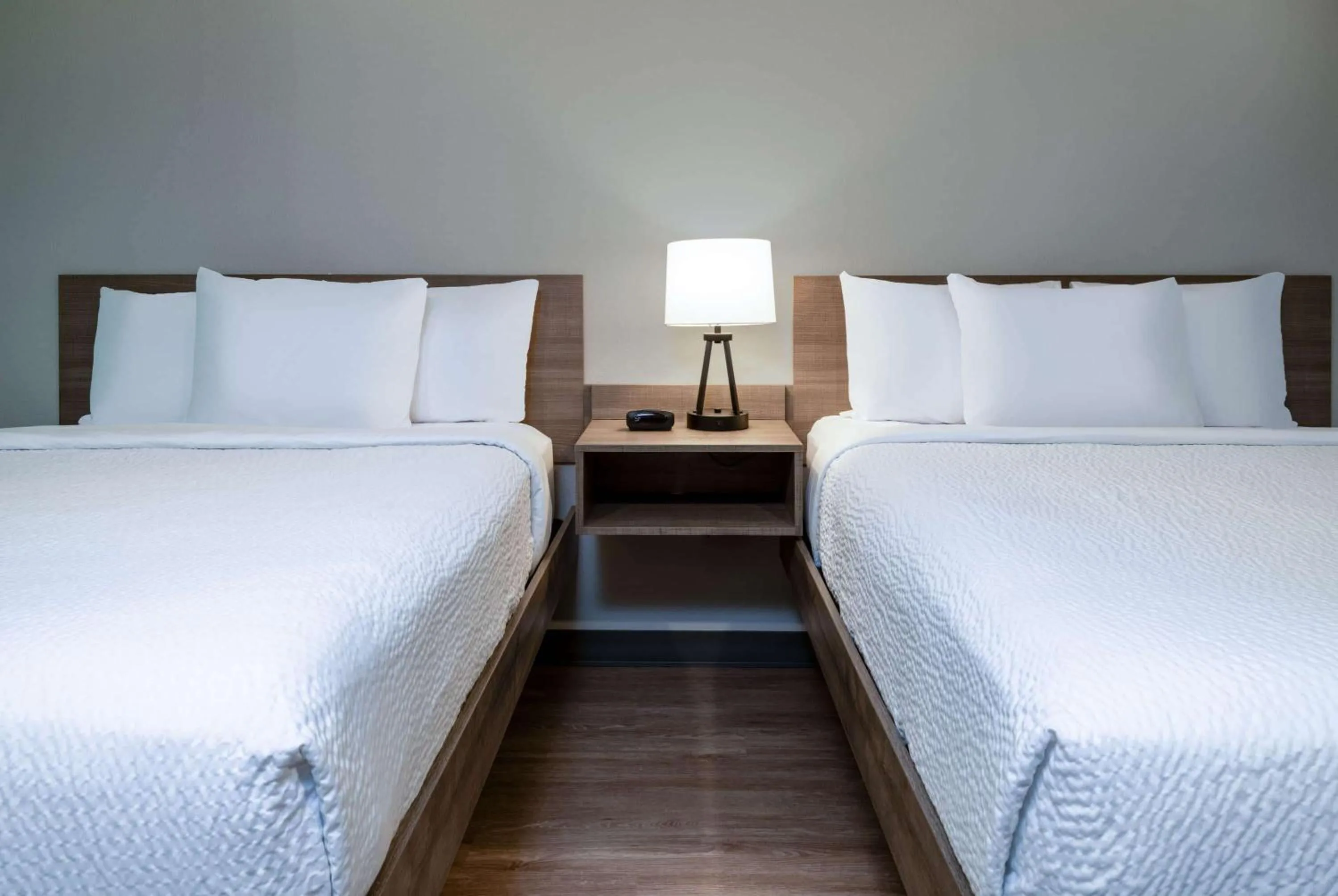 Photo of the whole room, Bed in ECHO Suites Extended Stay by Wyndham Richmond West