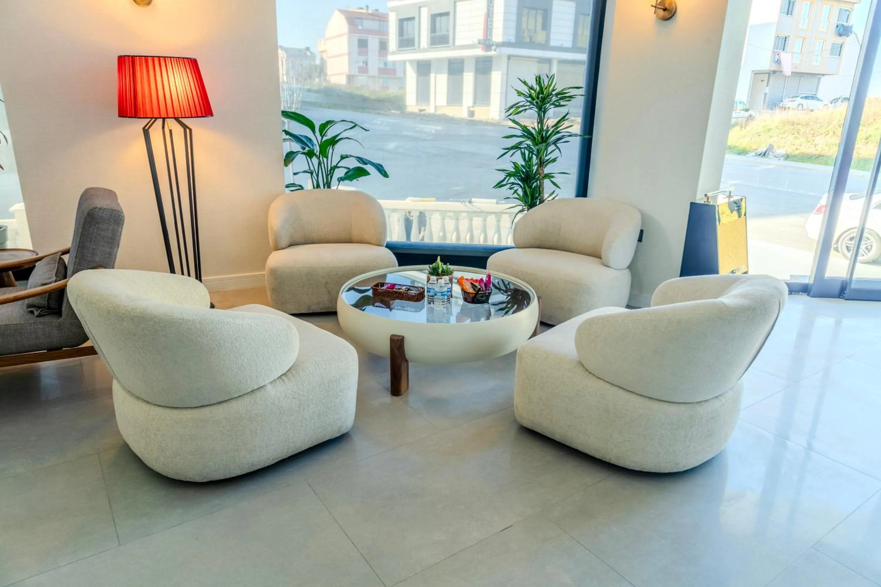 Living room in Nenessa Airport Hotel