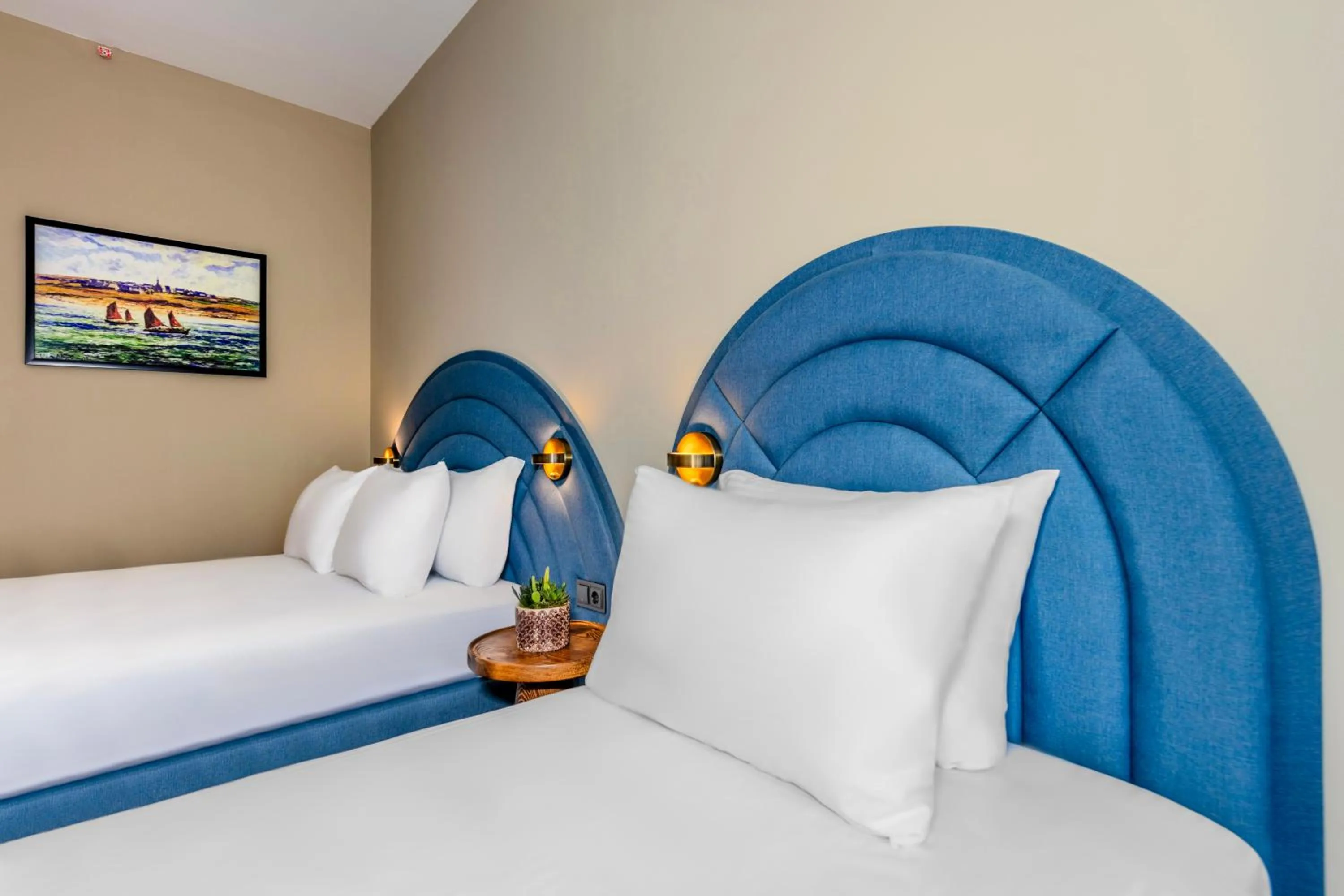 Bed in Nenessa Airport Hotel