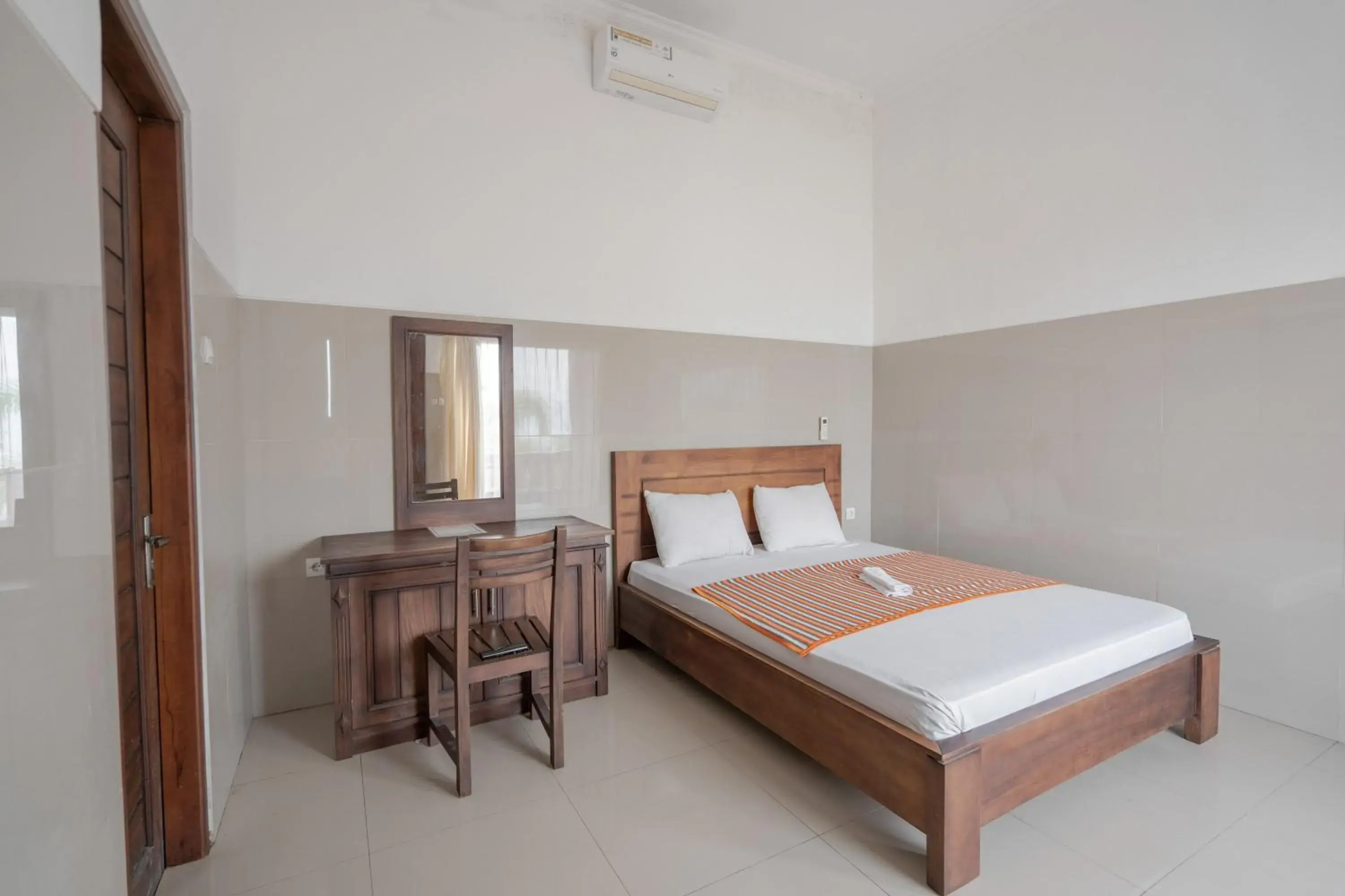 Rommeo Inn Lovina Mitra RedDoorz Rommeo Inn Lovina Mitra RedDoorz