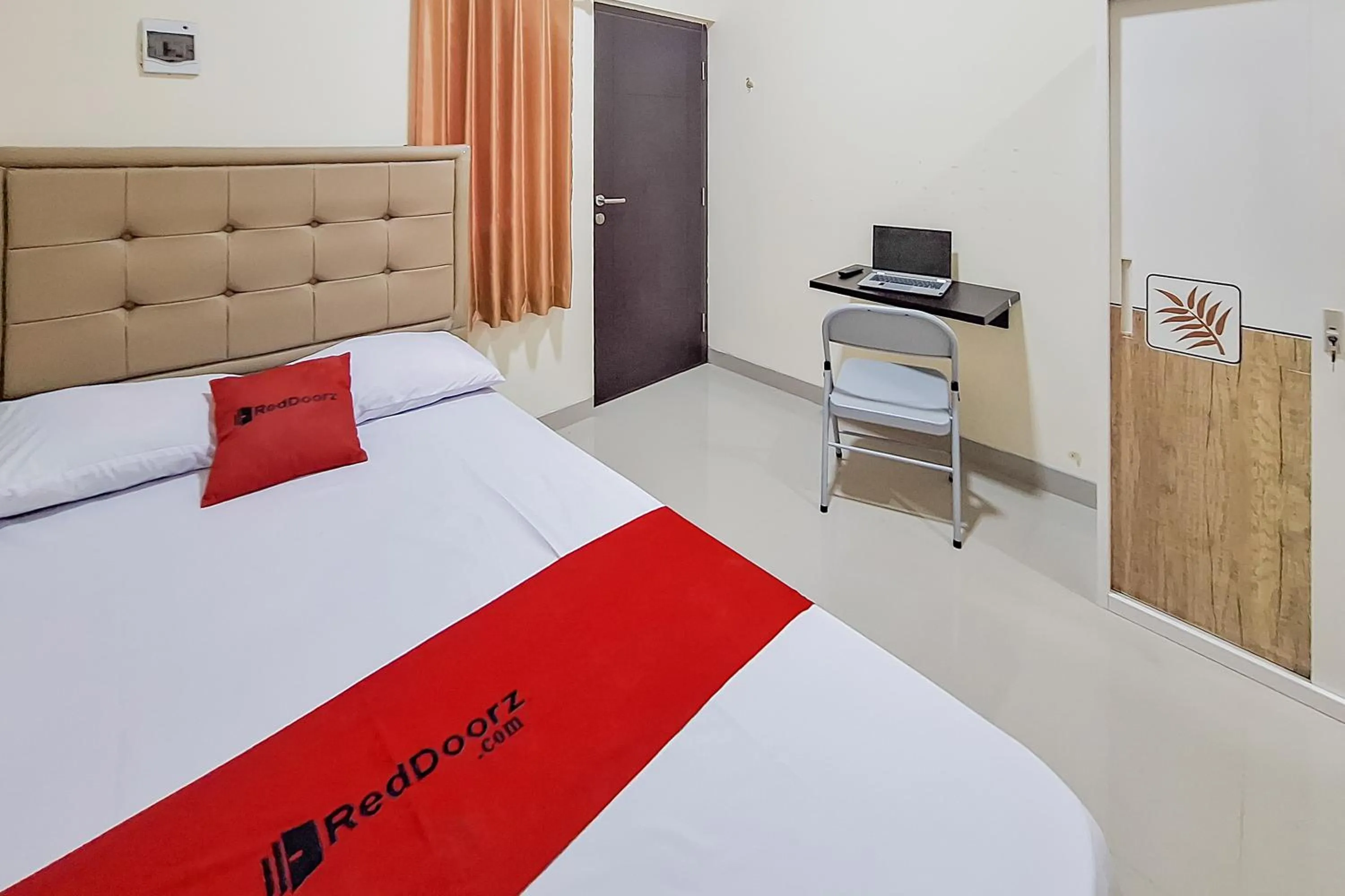 Bedroom, Bed in RedDoorz Syariah at Borba Kesepuhan Cirebon
