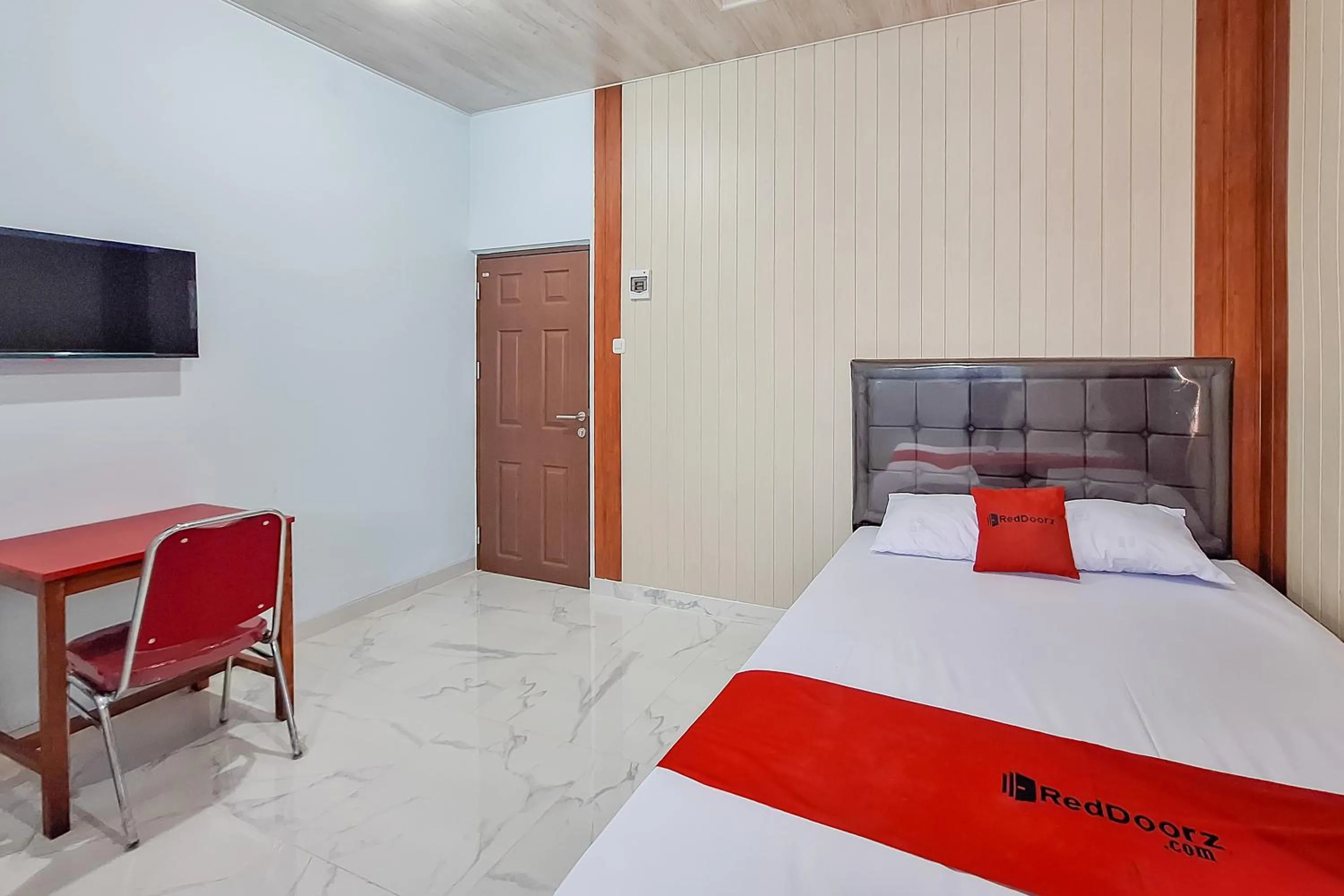 Bedroom, Bed in RedDoorz Syariah at Borba Kesepuhan Cirebon