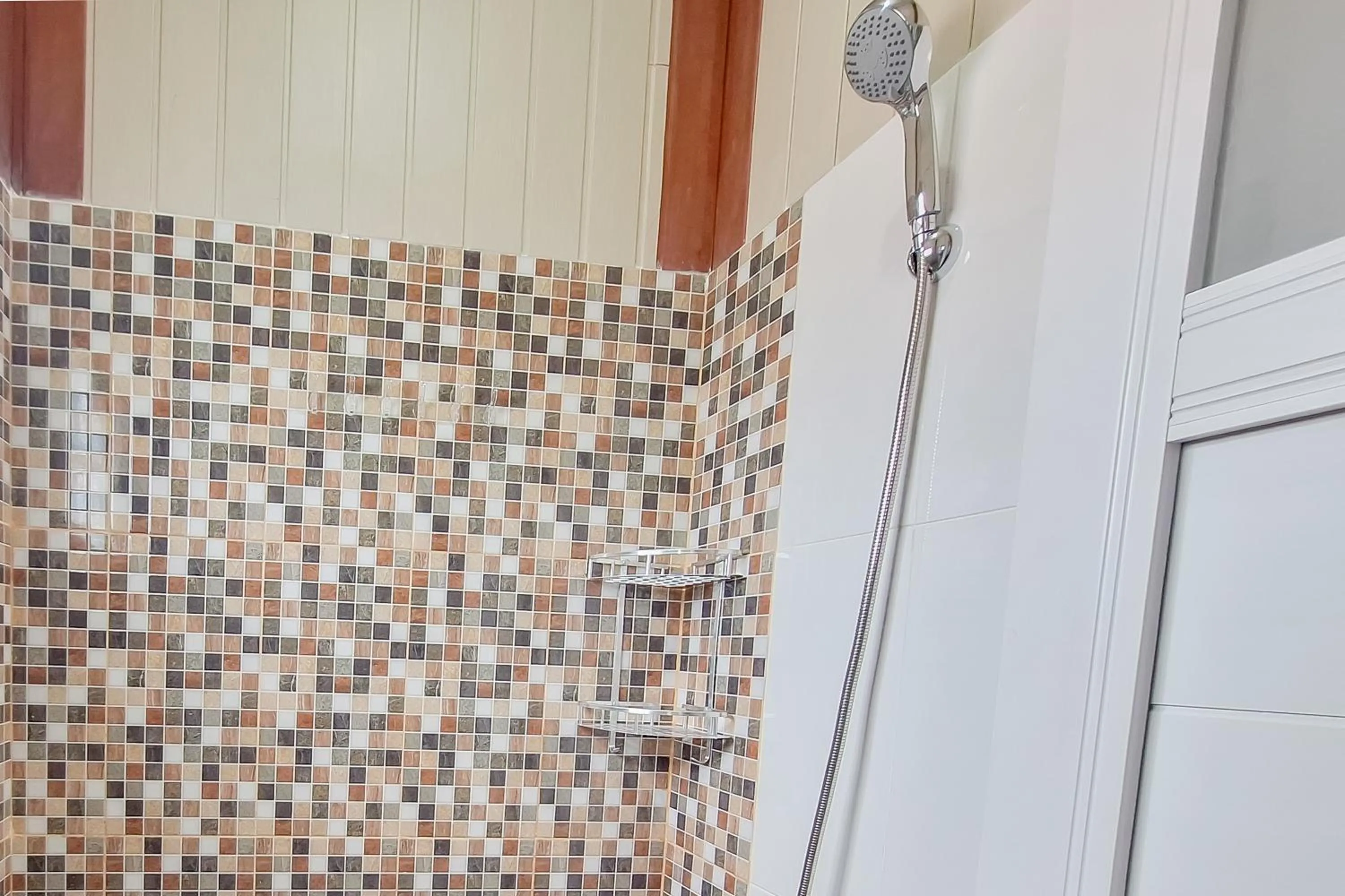 Bathroom in RedDoorz Syariah at Borba Kesepuhan Cirebon