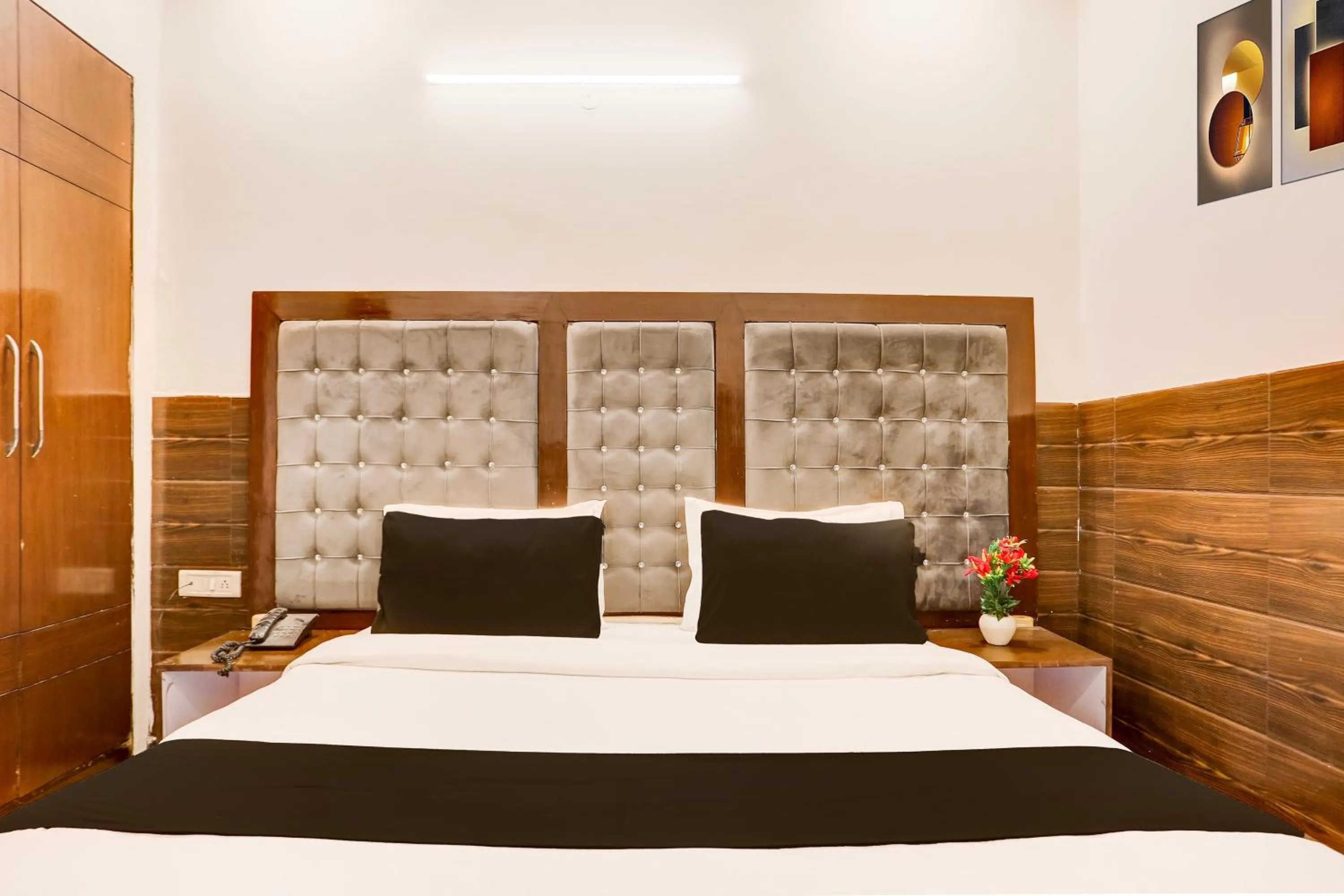 Bedroom, Bed in Collection O Mahipalpur Near Airport Formerly Jindal Palace