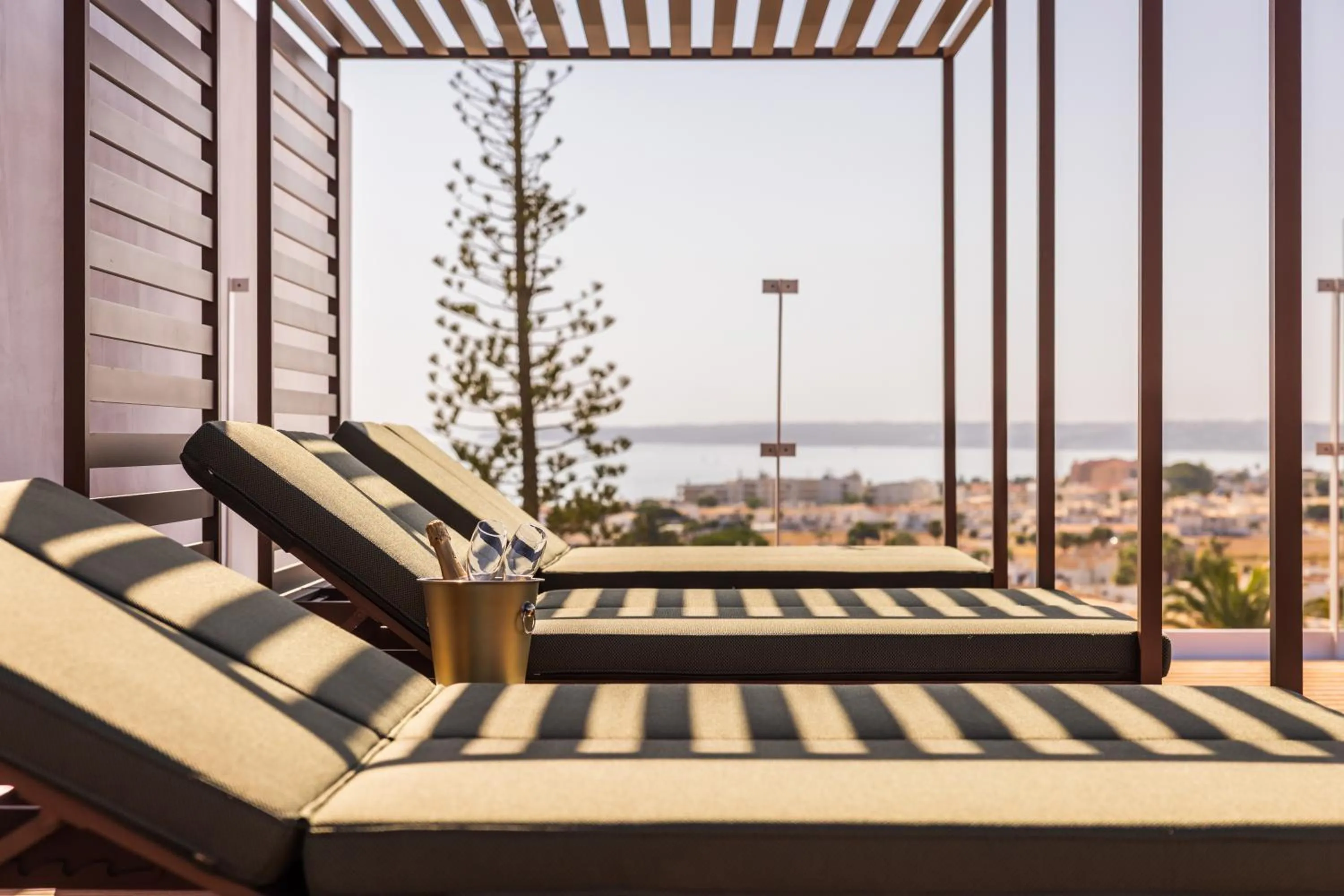 Property building in Castelo Suites Hotel