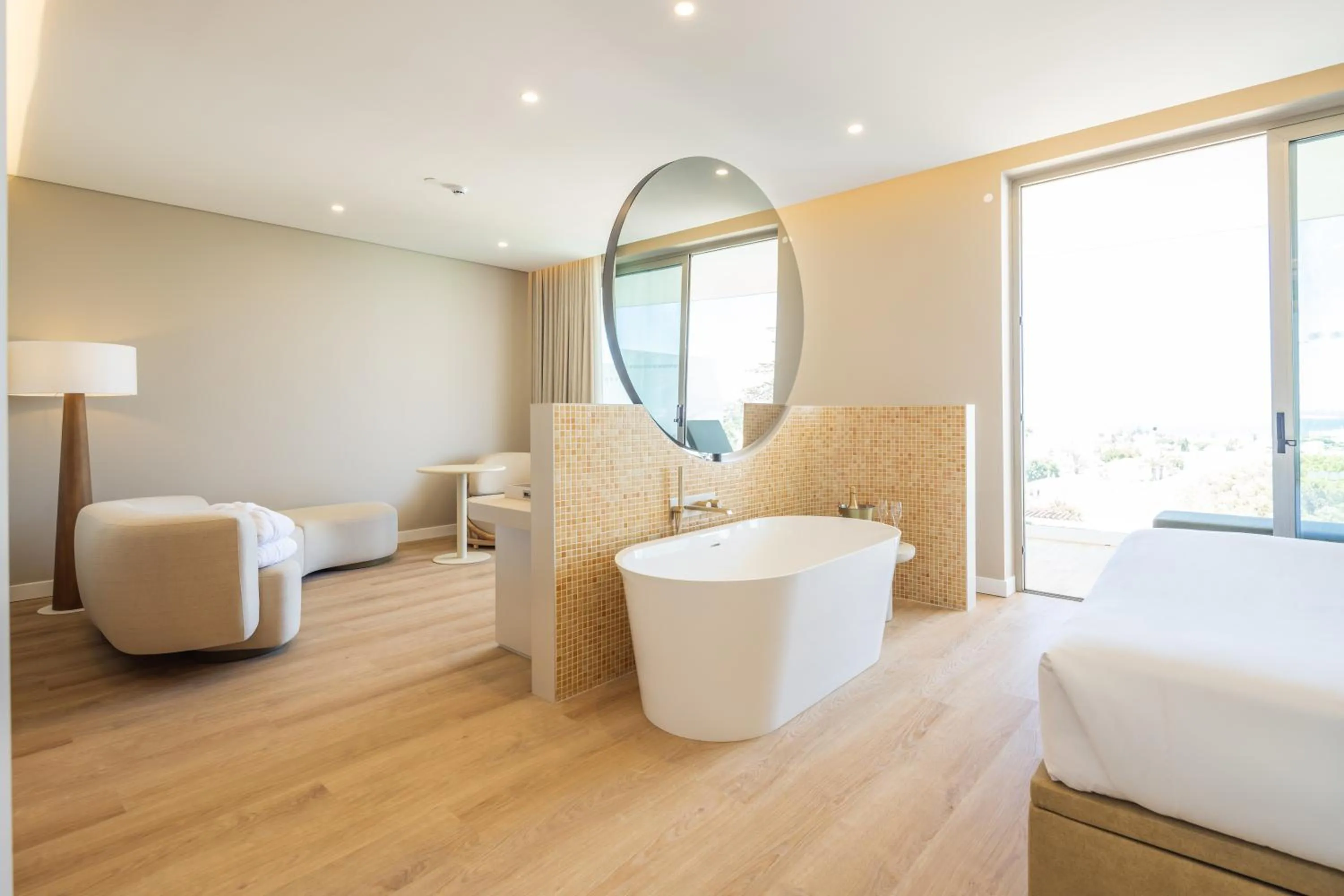 Bed in Castelo Suites Hotel