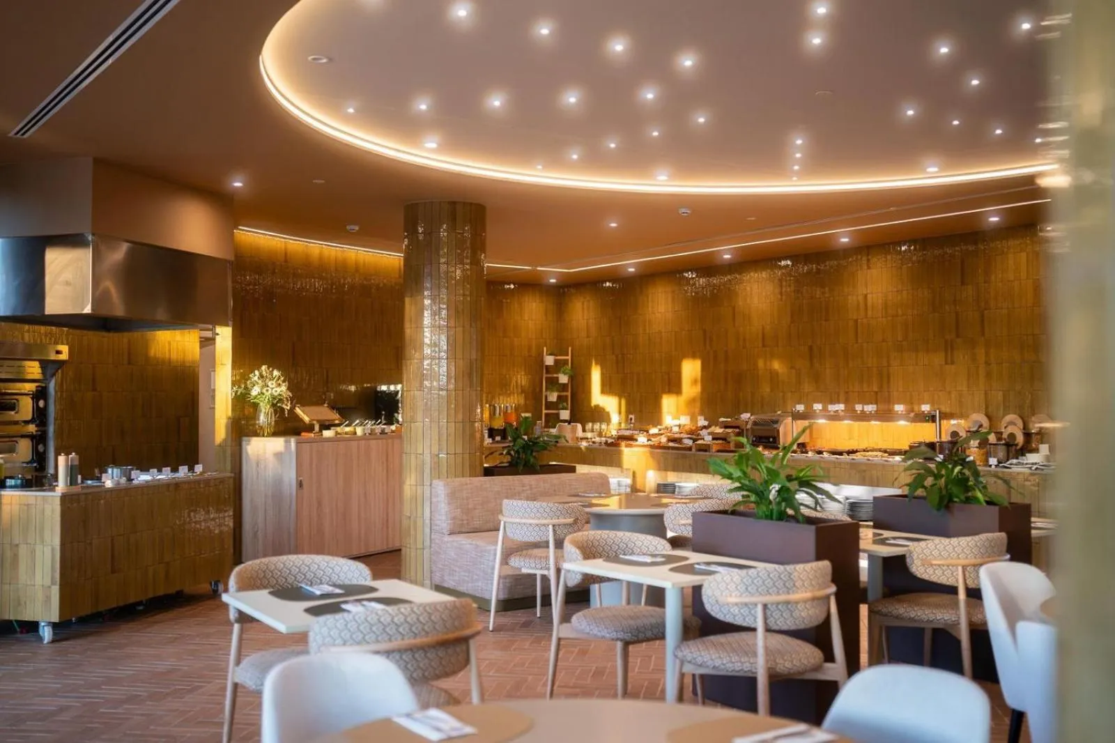 Restaurant/places to eat in Castelo Suites Hotel