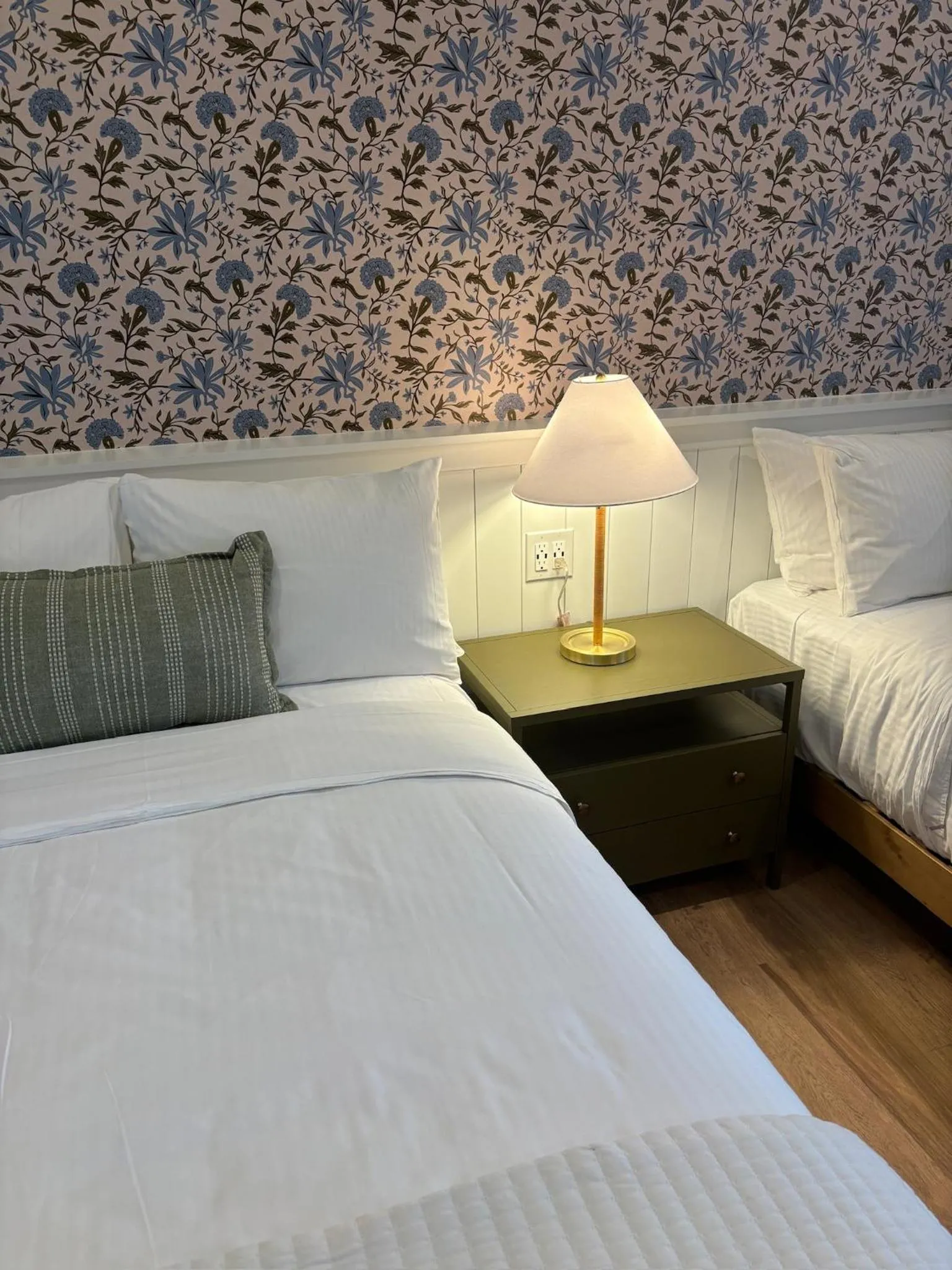 Bed in Rochambeau Roadside Inn