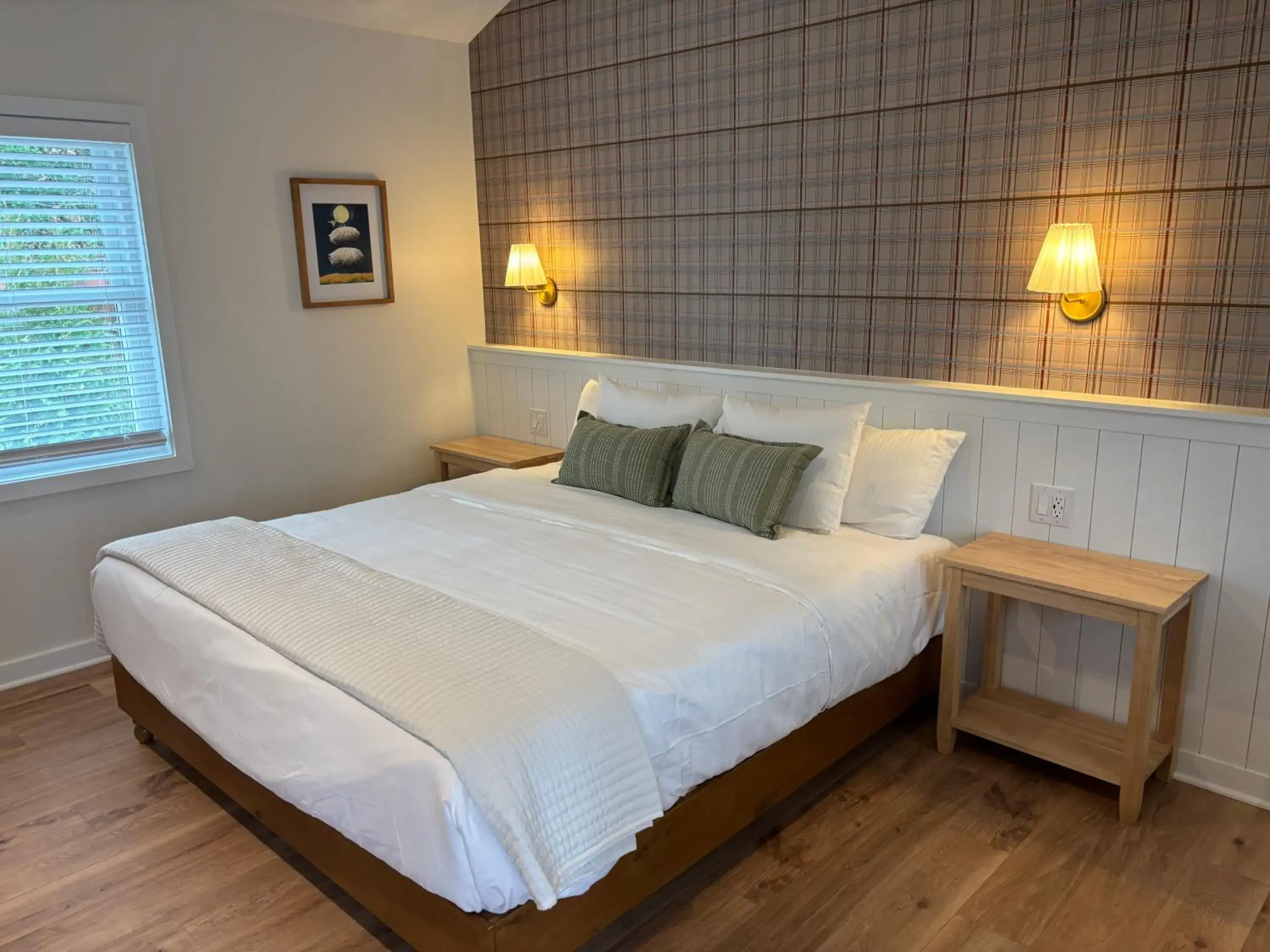 King Room in Rochambeau Roadside Inn King Room in Rochambeau Roadside Inn