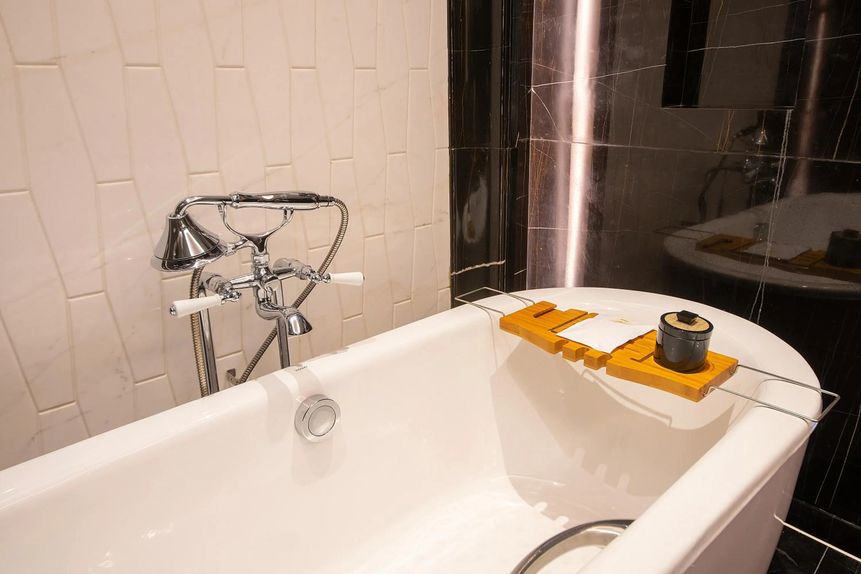 Bathroom in Junluxe Hotel Guangzhou Zengcheng-Free Shuttle Bus For Canton Fair