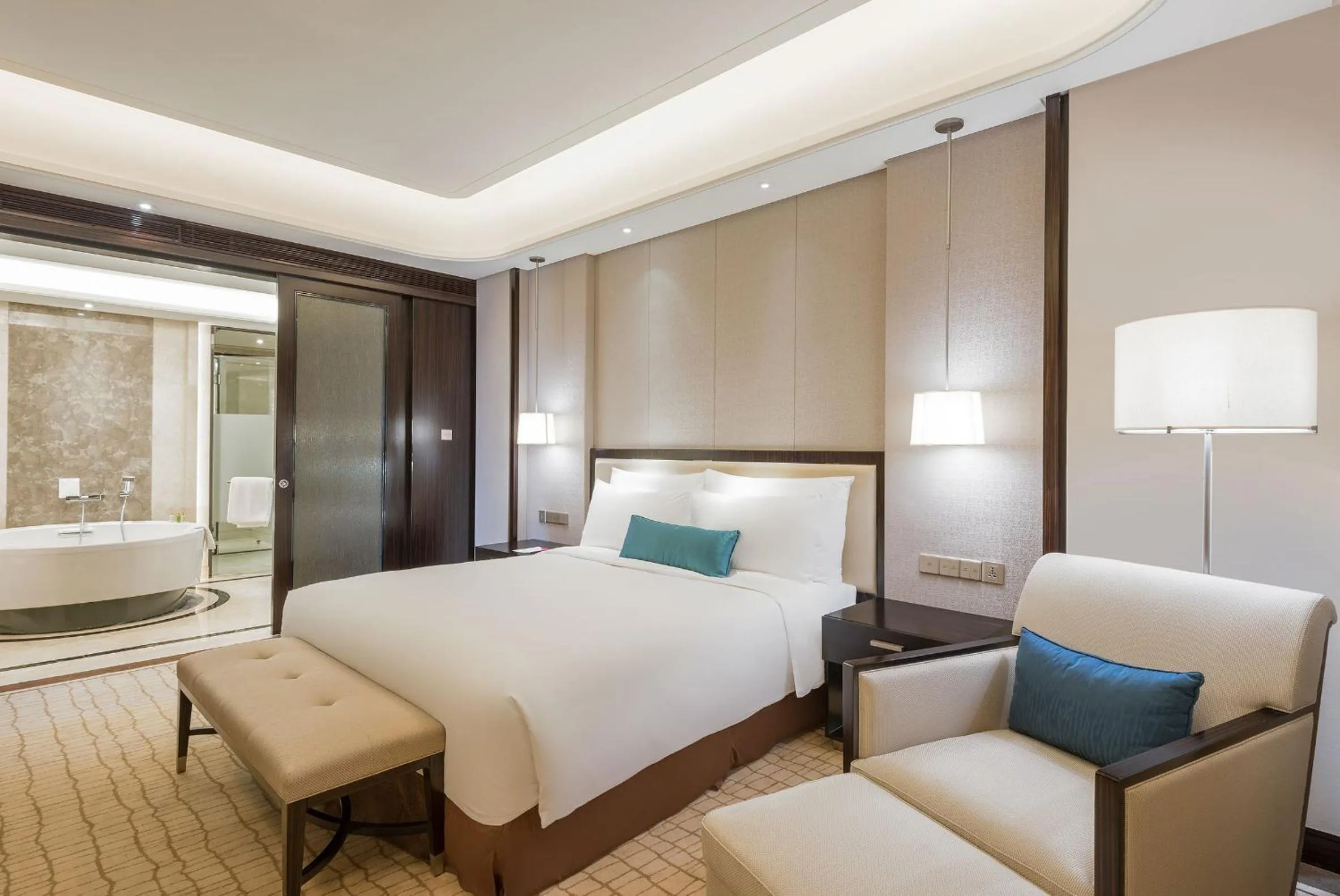 Property building, Bed in Crowne Plaza Guangzhou Zengcheng, an IHG Hotel