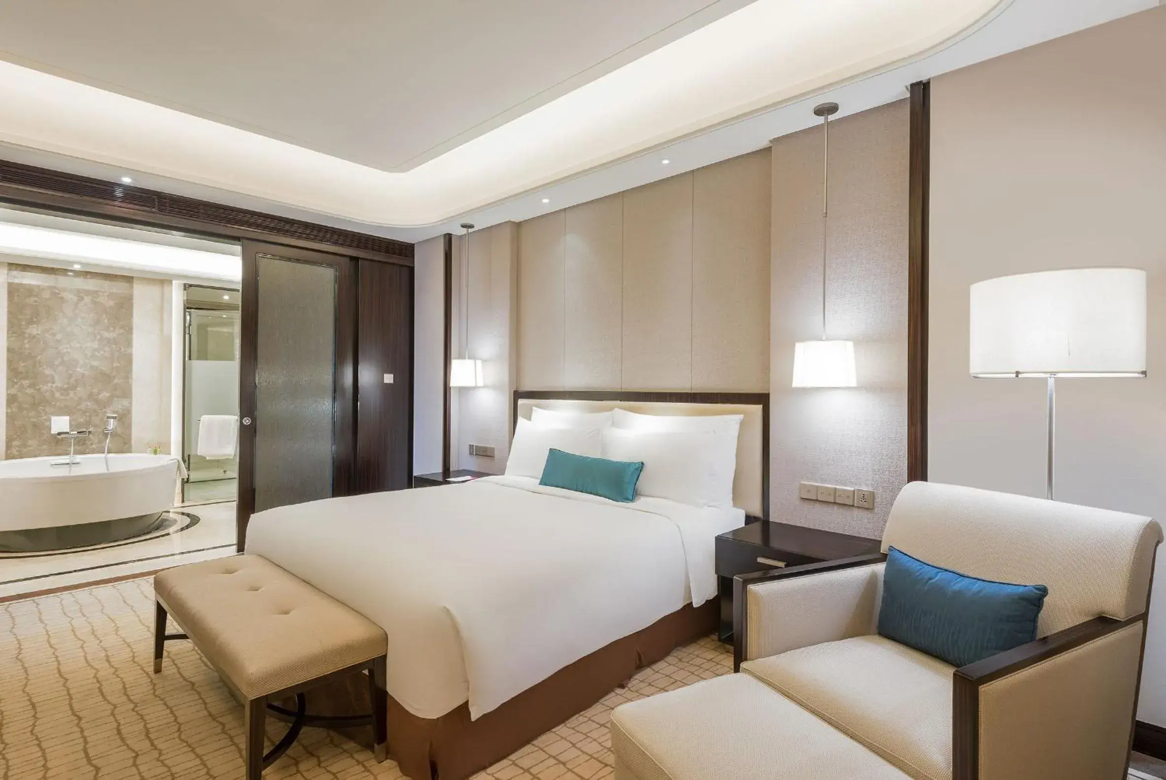 Property building, Bed in Junluxe Hotel Guangzhou Zengcheng-Free Shuttle Bus For Canton Fair Property building, Bed in Junluxe Hotel Guangzhou Zengcheng-Free Shuttle Bus For Canton Fair
