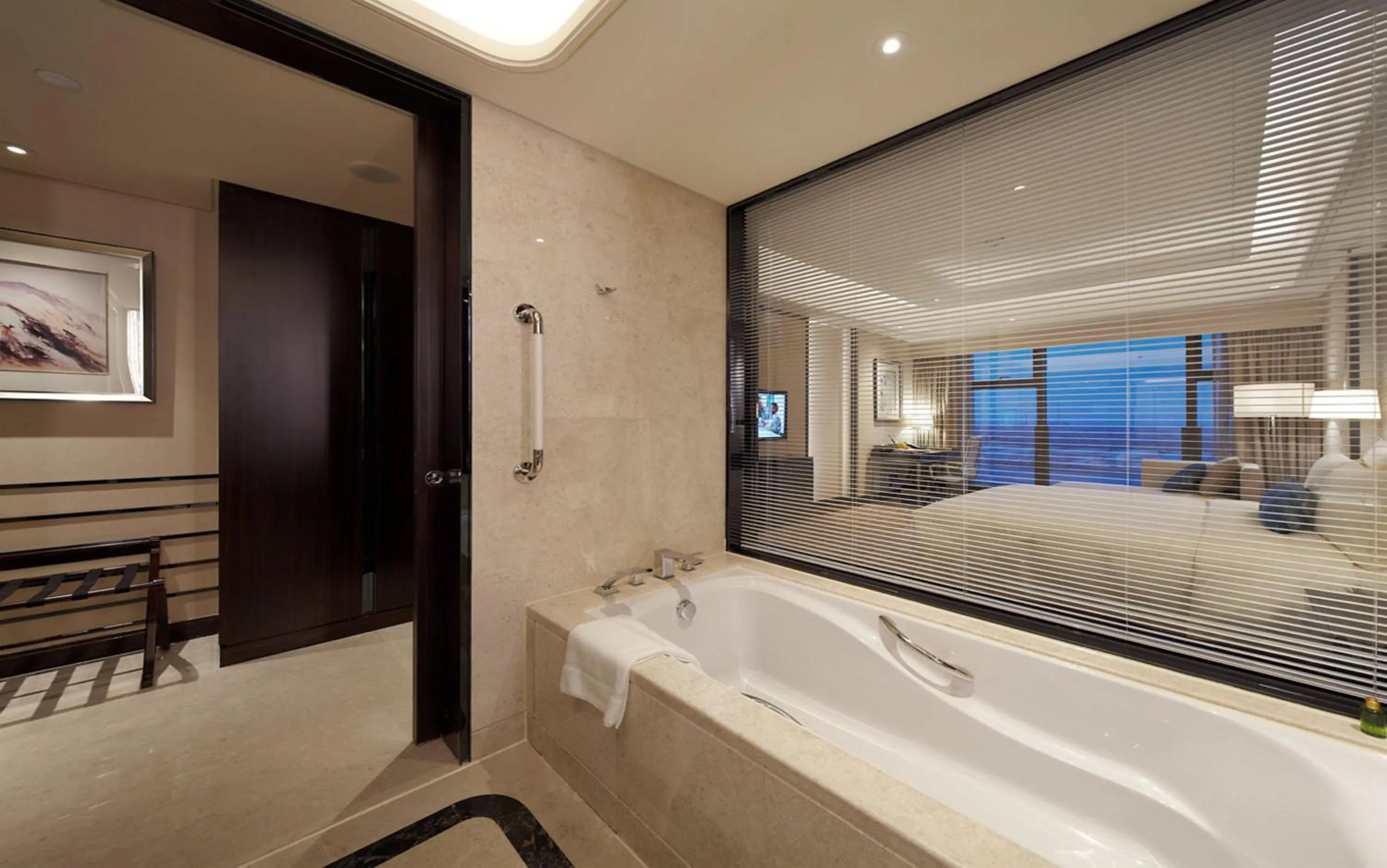 Bathroom, Bed in Crowne Plaza Guangzhou Zengcheng, an IHG Hotel