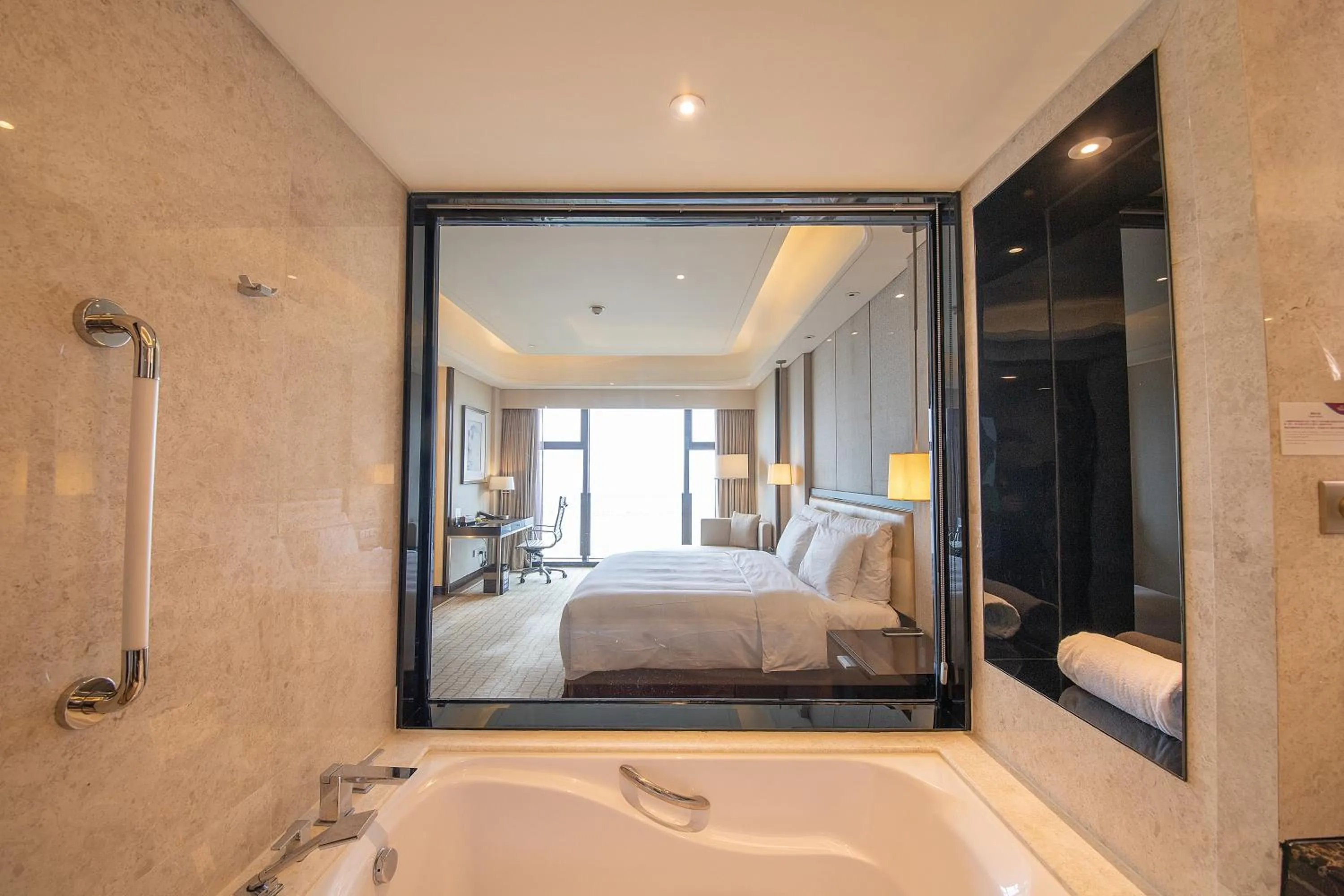 Bathroom, Bed in Junluxe Hotel Guangzhou Zengcheng-Free Shuttle Bus For Canton Fair