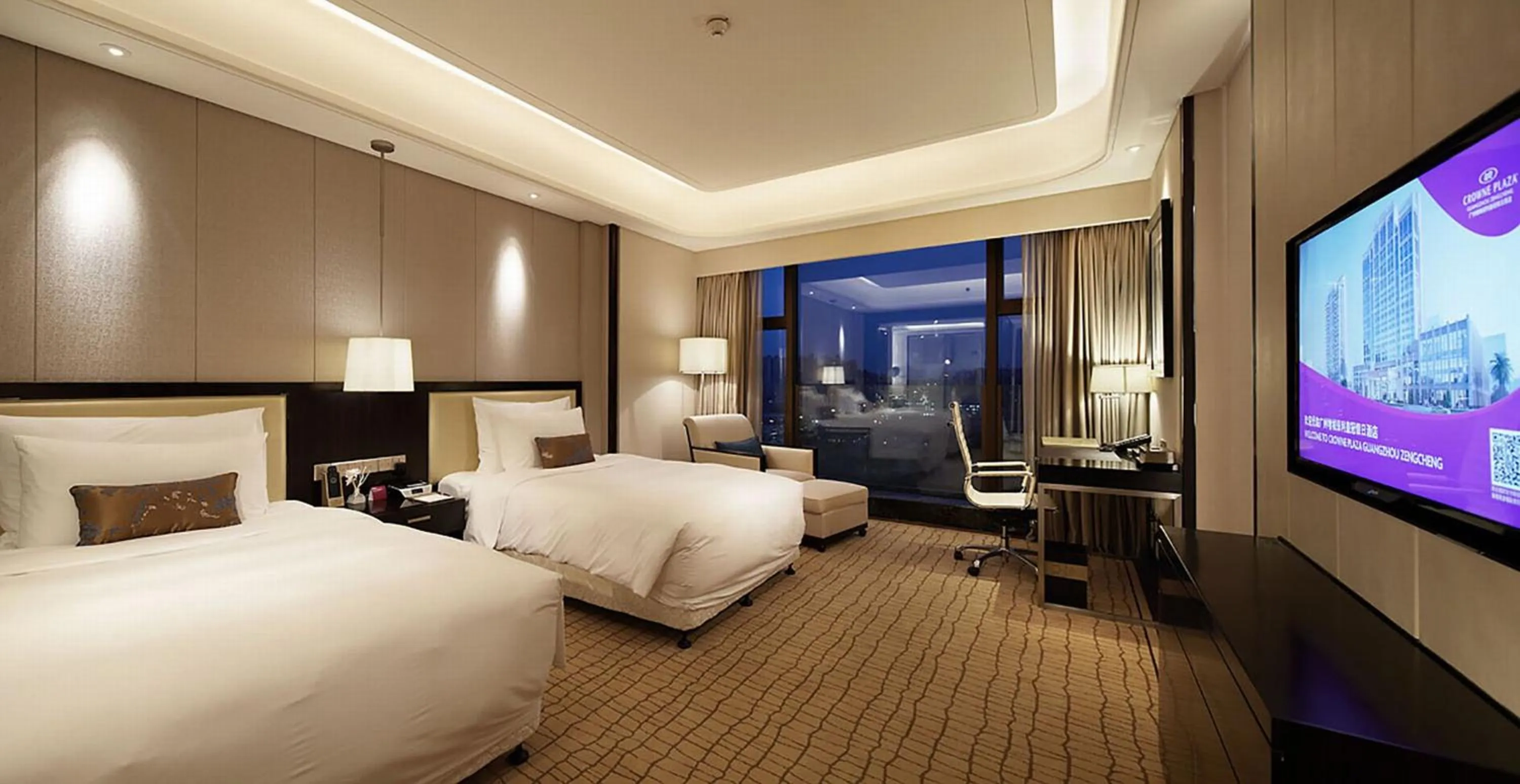 Photo of the whole room, Bed in Crowne Plaza Guangzhou Zengcheng, an IHG Hotel