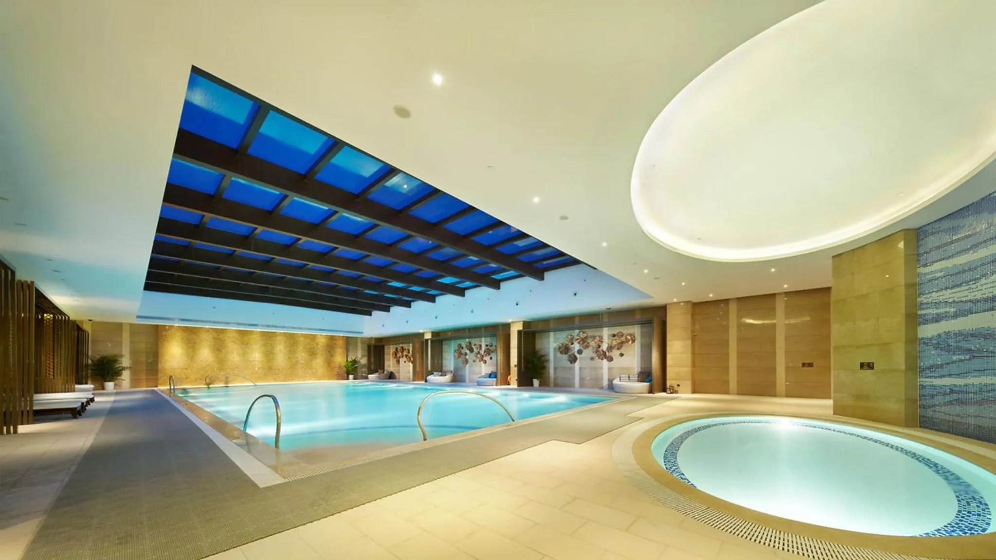 Swimming pool in Junluxe Hotel Guangzhou Zengcheng-Free Shuttle Bus For Canton Fair