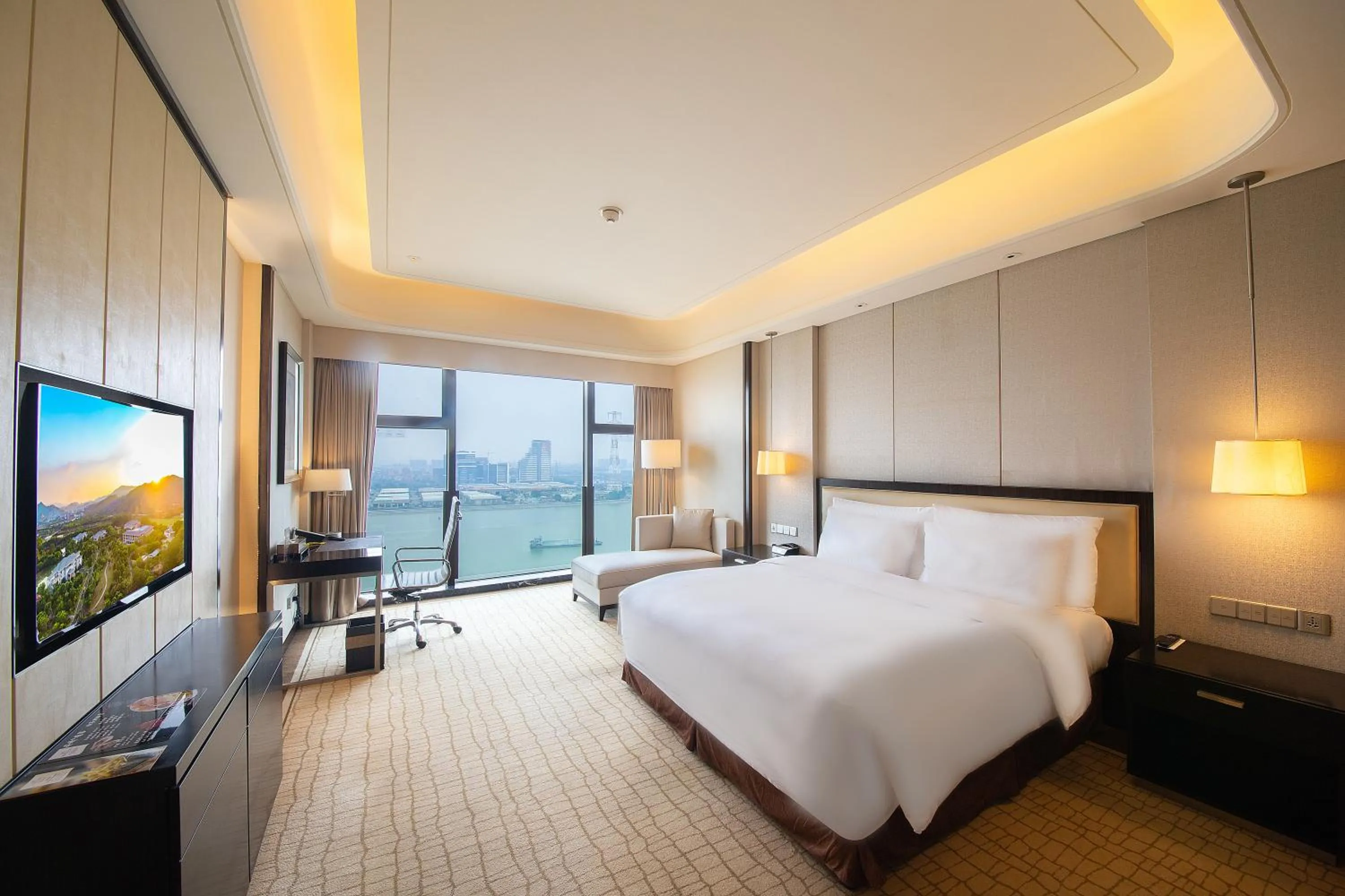Bed in Junluxe Hotel Guangzhou Zengcheng-Free Shuttle Bus For Canton Fair