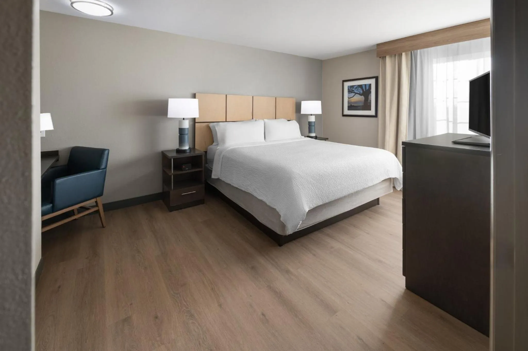 Photo of the whole room, Bed in Candlewood Suites Fort Campbell - Oak Grove by IHG