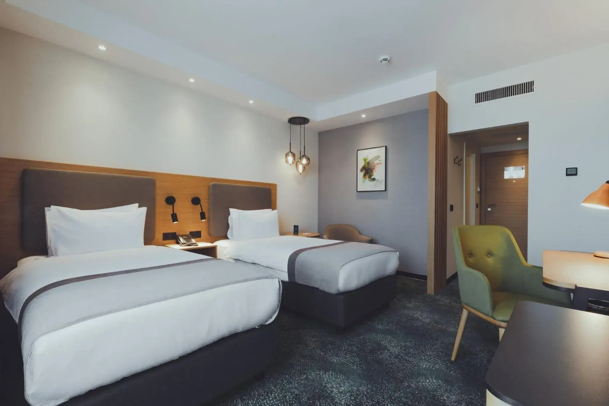 Standard Twin Room with City View - Smoking in Holiday Inn Skopje by IHG Standard Twin Room with City View - Smoking in Holiday Inn Skopje by IHG