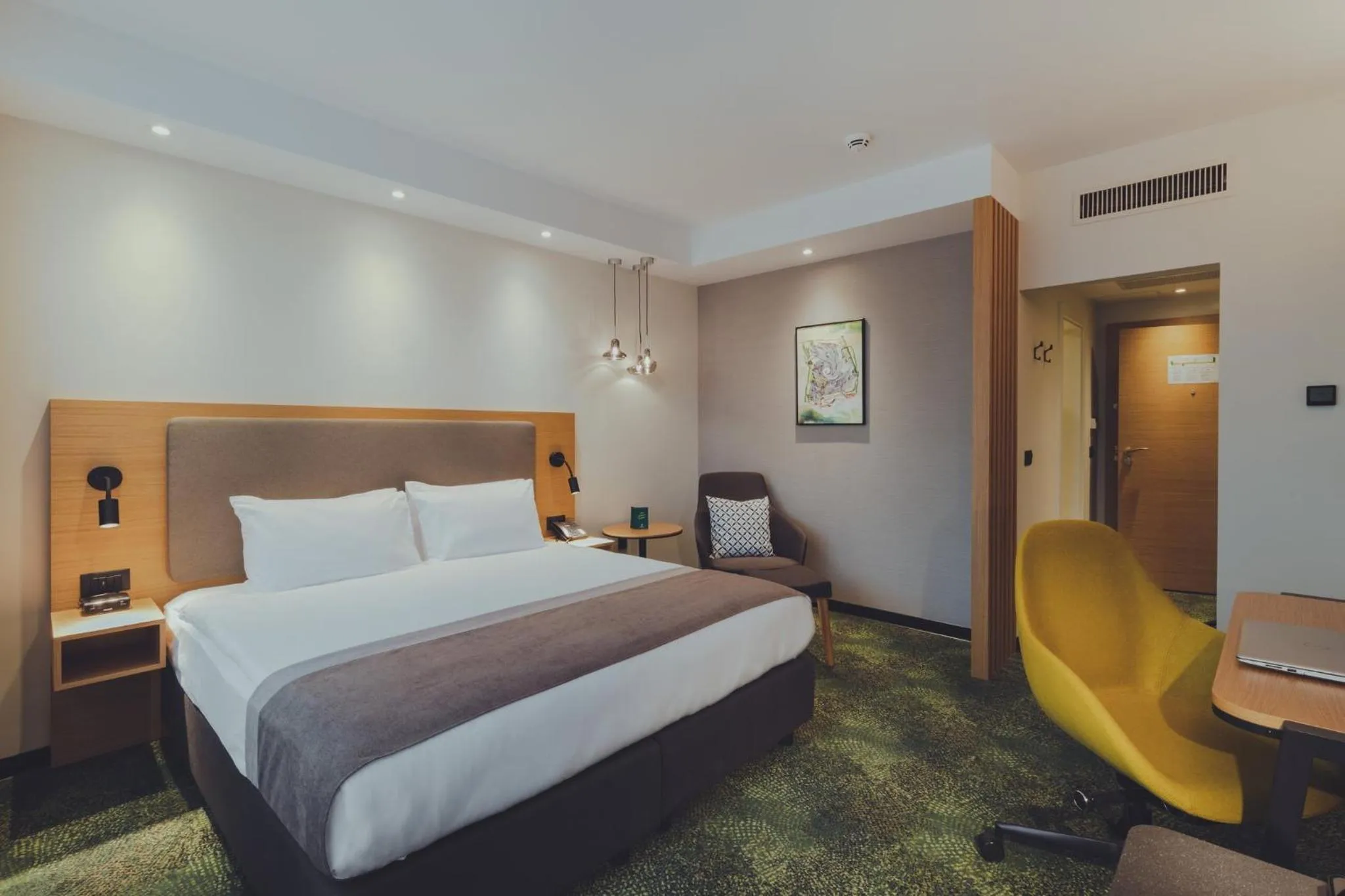Photo of the whole room, Bed in Holiday Inn Skopje by IHG