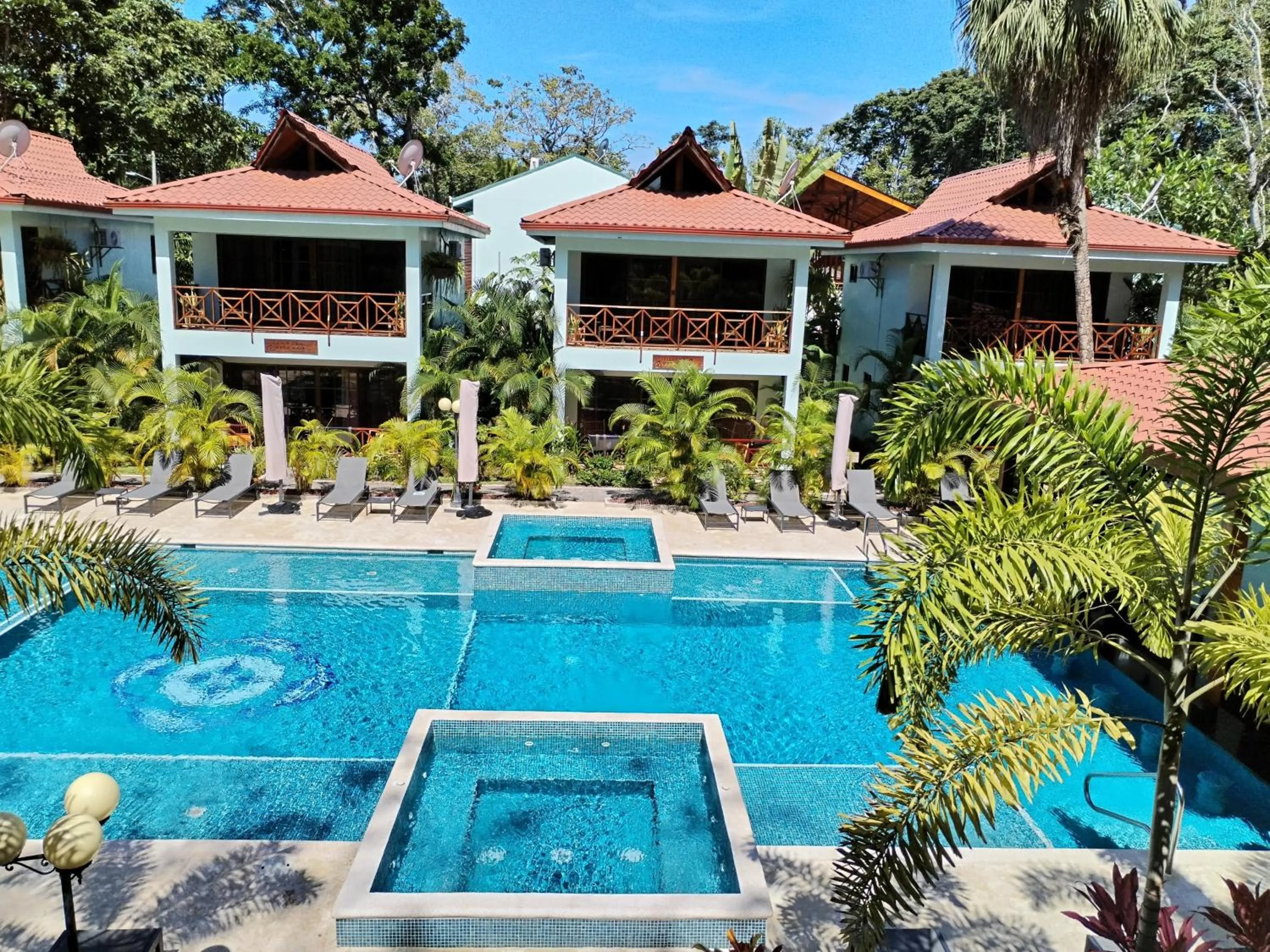 Property building in Bungalows Beachfront Hotel