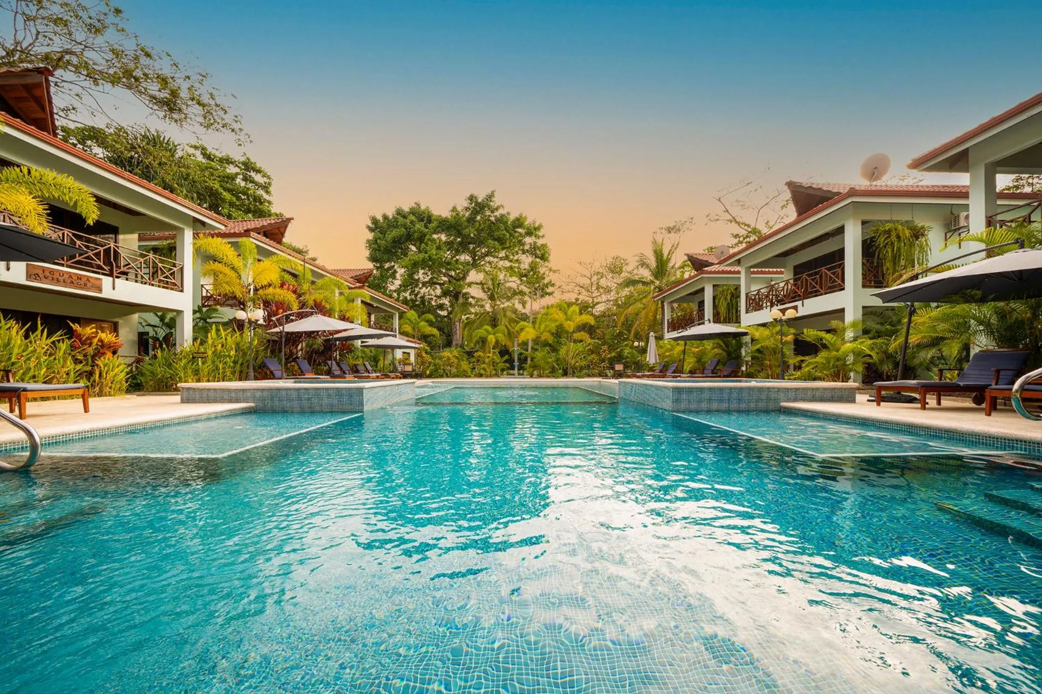 Swimming pool in Bungalows Beachfront Hotel