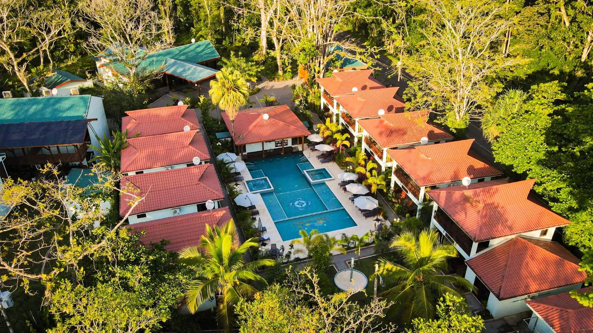 Property building in Bungalows Beachfront Hotel