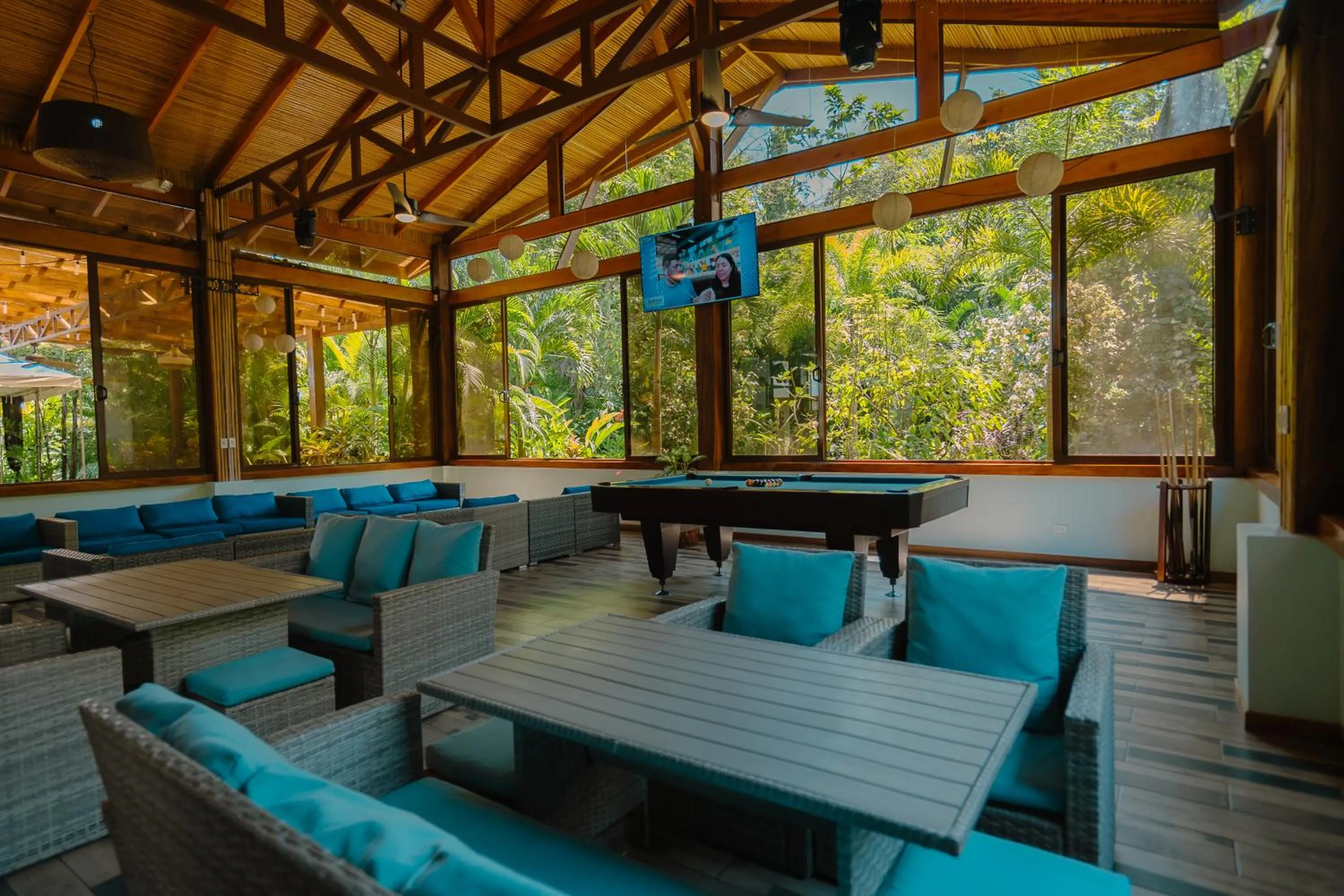 Property building in Bungalows Beachfront Hotel