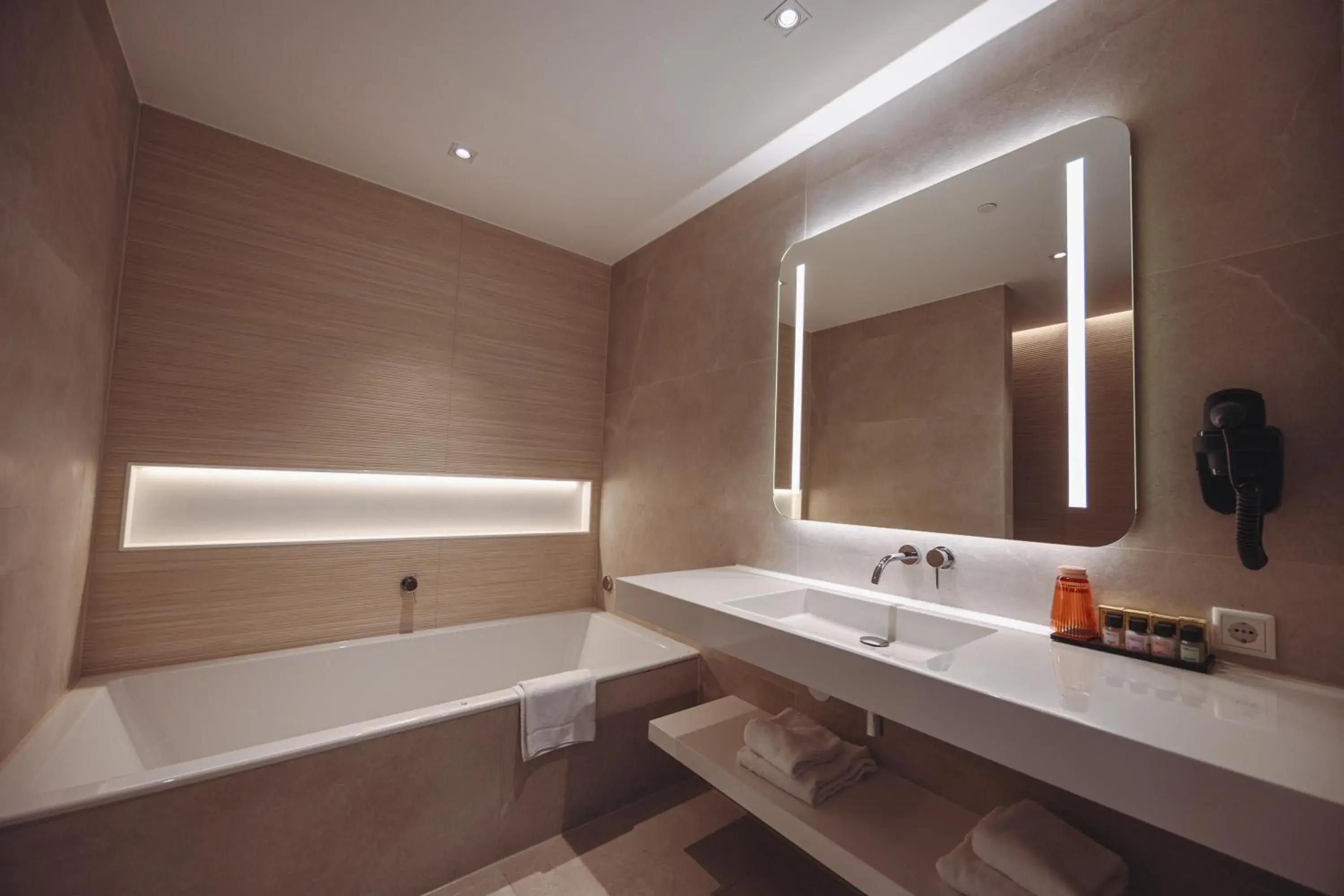 Comfort + Room in Van der Valk Hotel Houten Utrecht Comfort + Room in Van der Valk Hotel Houten Utrecht