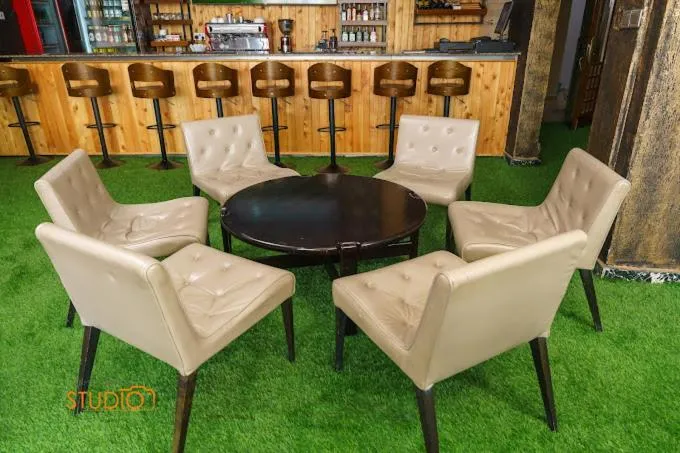 Seating area in Eden Palms