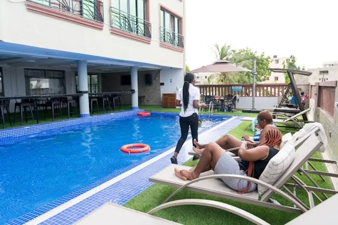 Swimming pool in Eden Palms