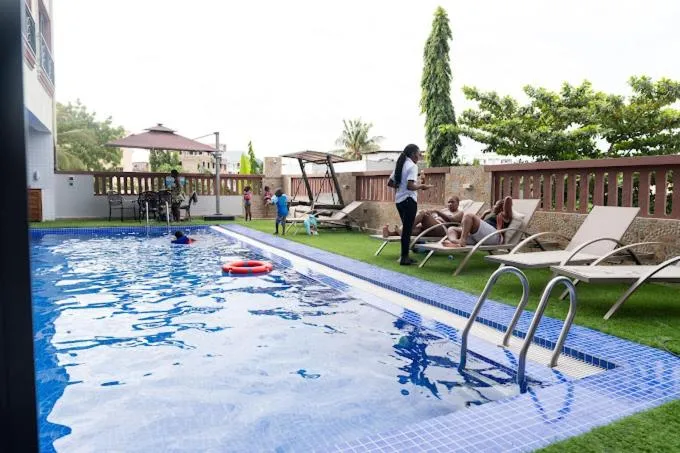 Swimming pool in Eden Palms