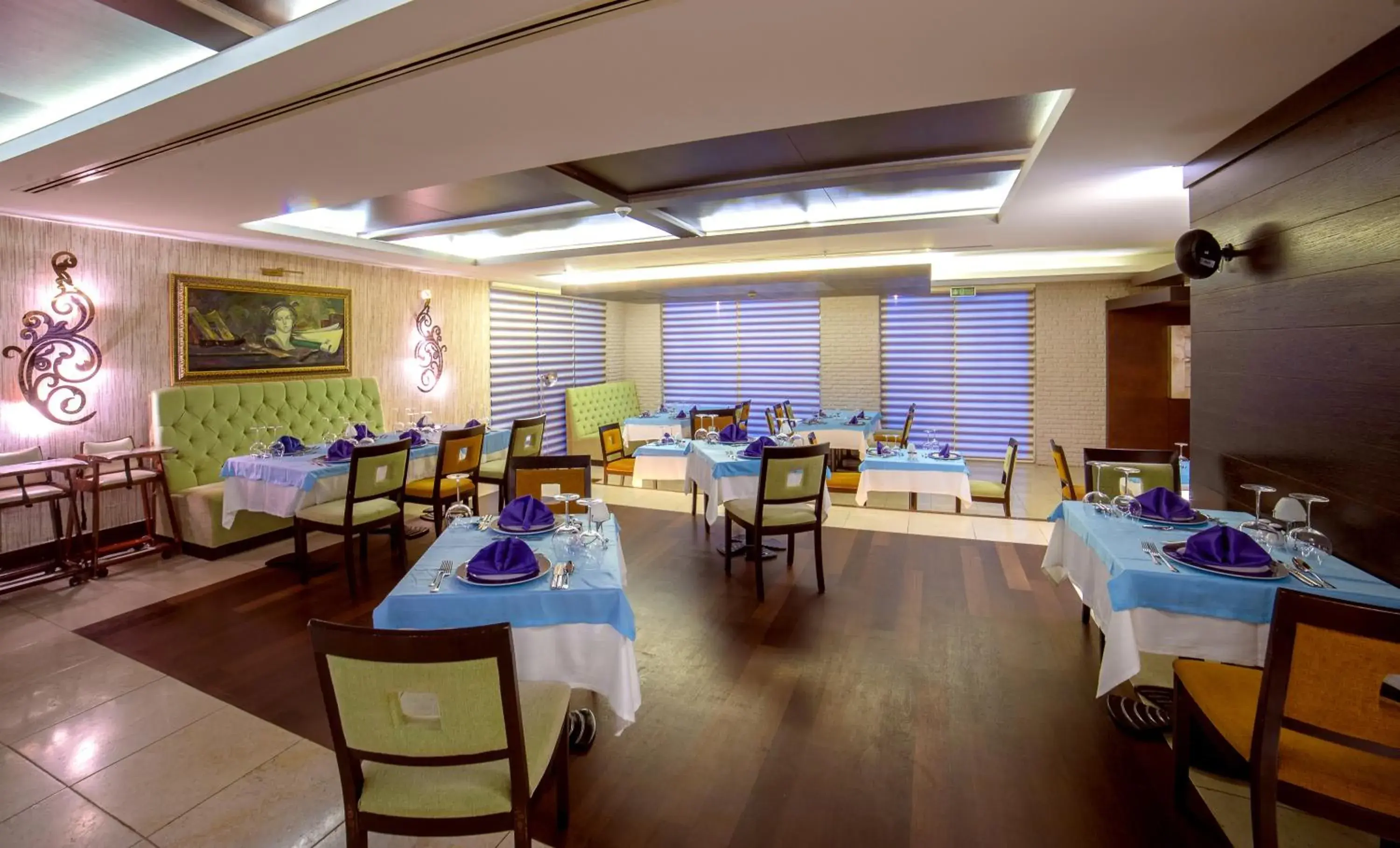 Food, Restaurant/Places to Eat in Porto Bello Hotel Resort & Spa