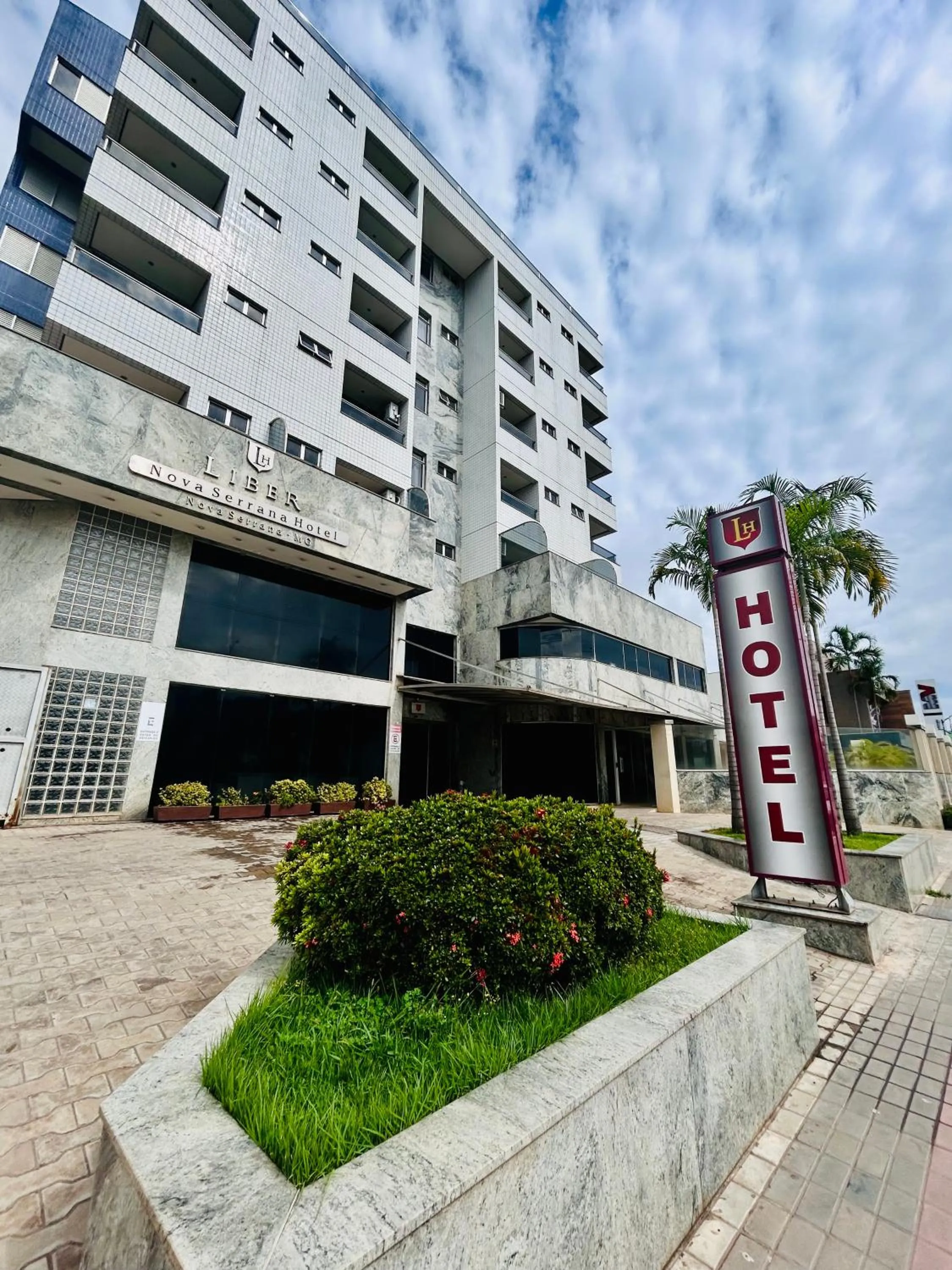 Property building in Líber Hotel Nova Serrana - Conforto na Rota da BR-262