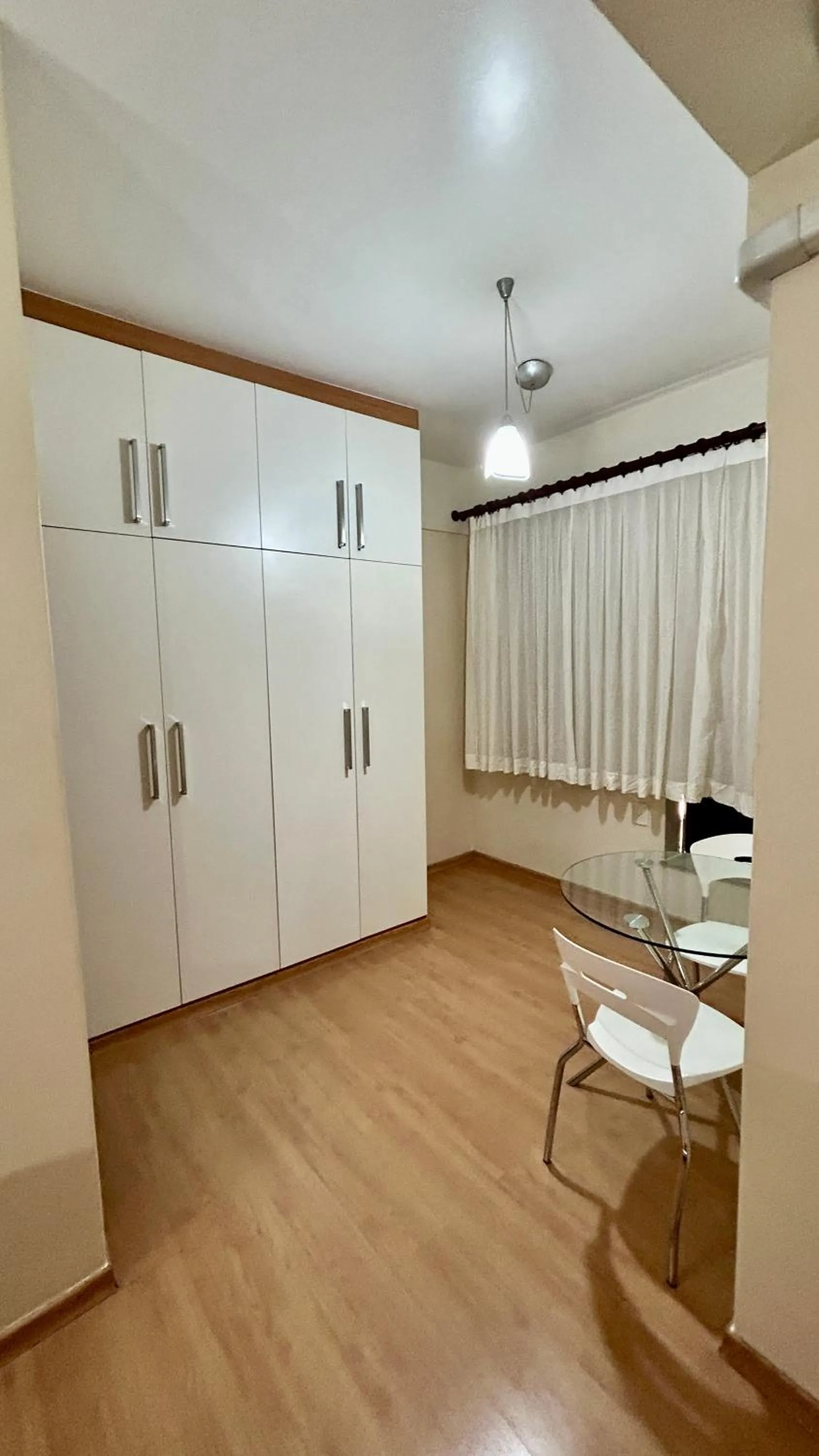 wardrobe in Líber Hotel Nova Serrana - Conforto na Rota da BR-262