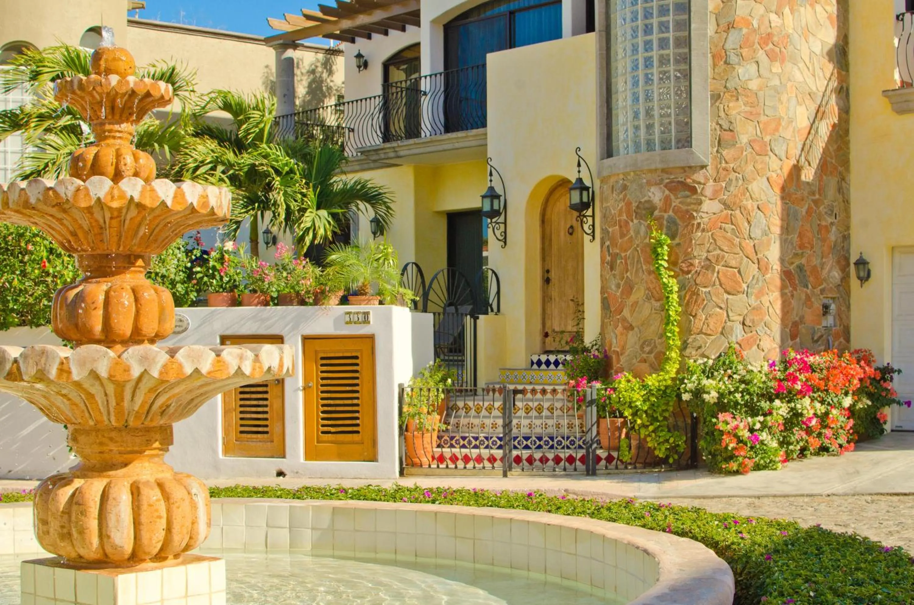 Villa de Tres Hermanas by Cabo Villas