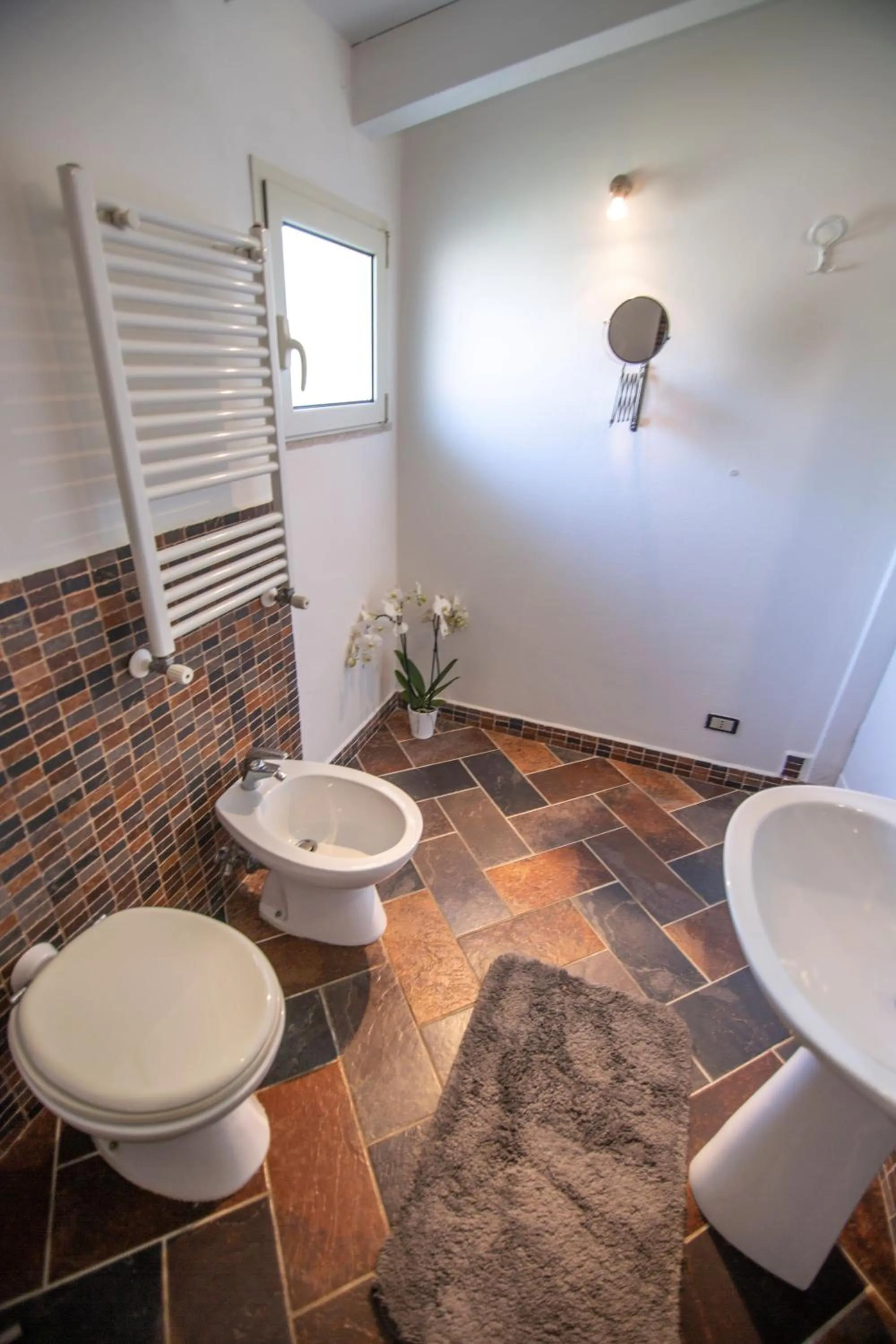 Toilet in Villa LA CESA & Villino LA CASETTA Holiday Houses CON JACUZZI