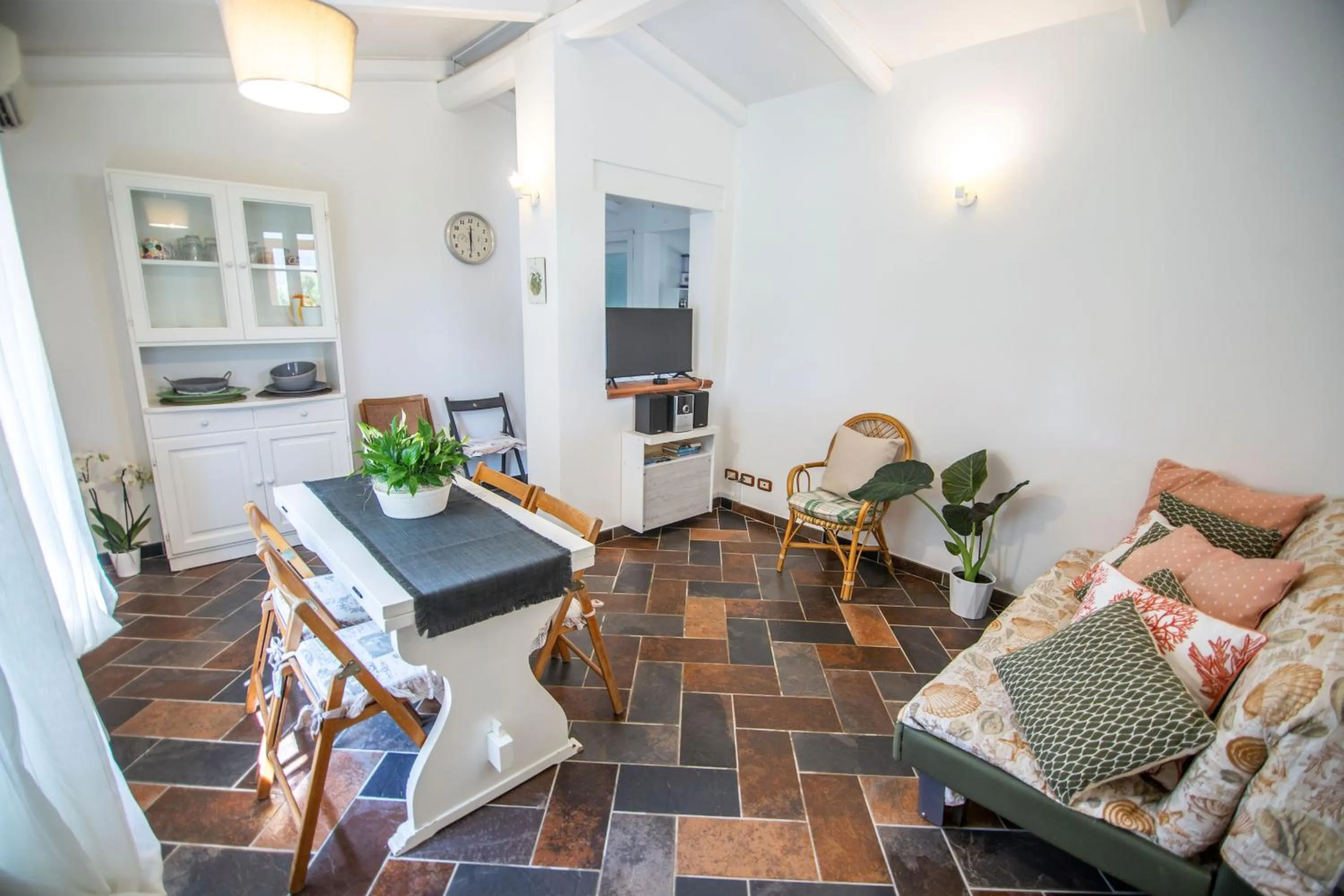 TV and multimedia in Villa LA CESA & Villino LA CASETTA Holiday Houses CON JACUZZI