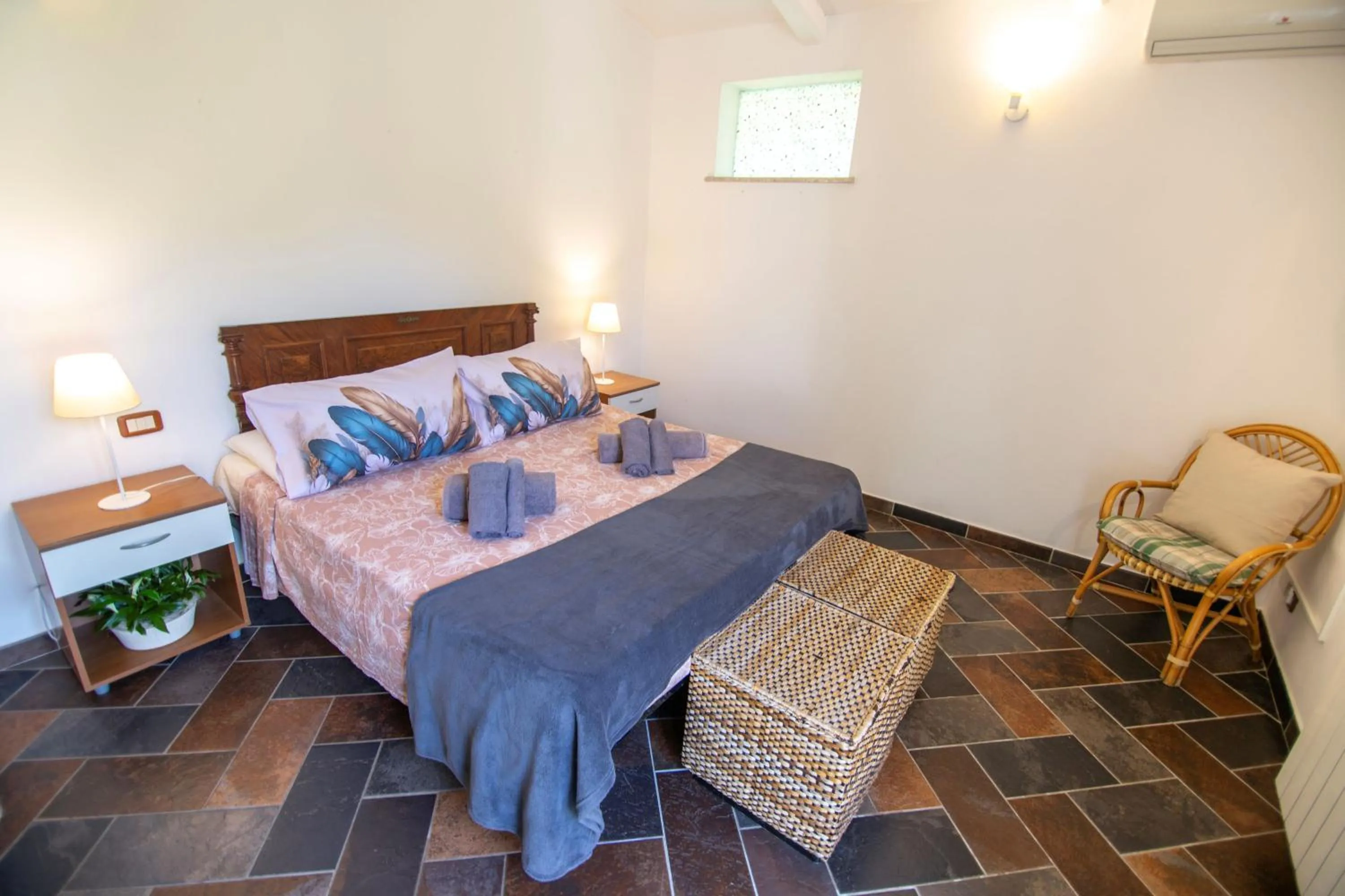 Bed in Villa LA CESA & Villino LA CASETTA Holiday Houses CON JACUZZI