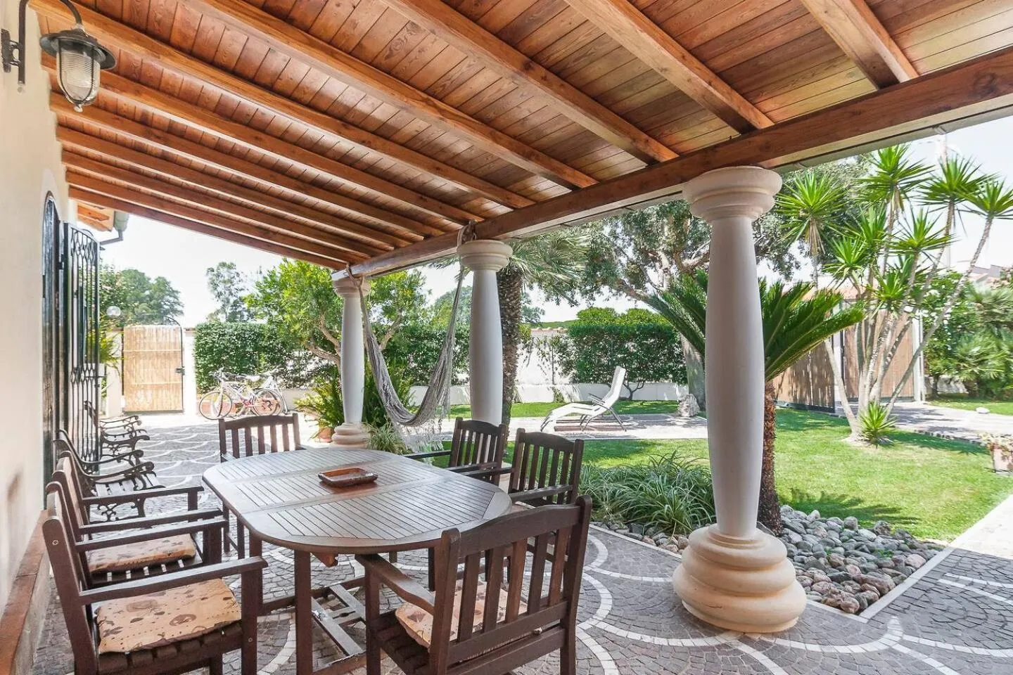 Patio in Villa LA CESA & Villino LA CASETTA Holiday Houses CON JACUZZI