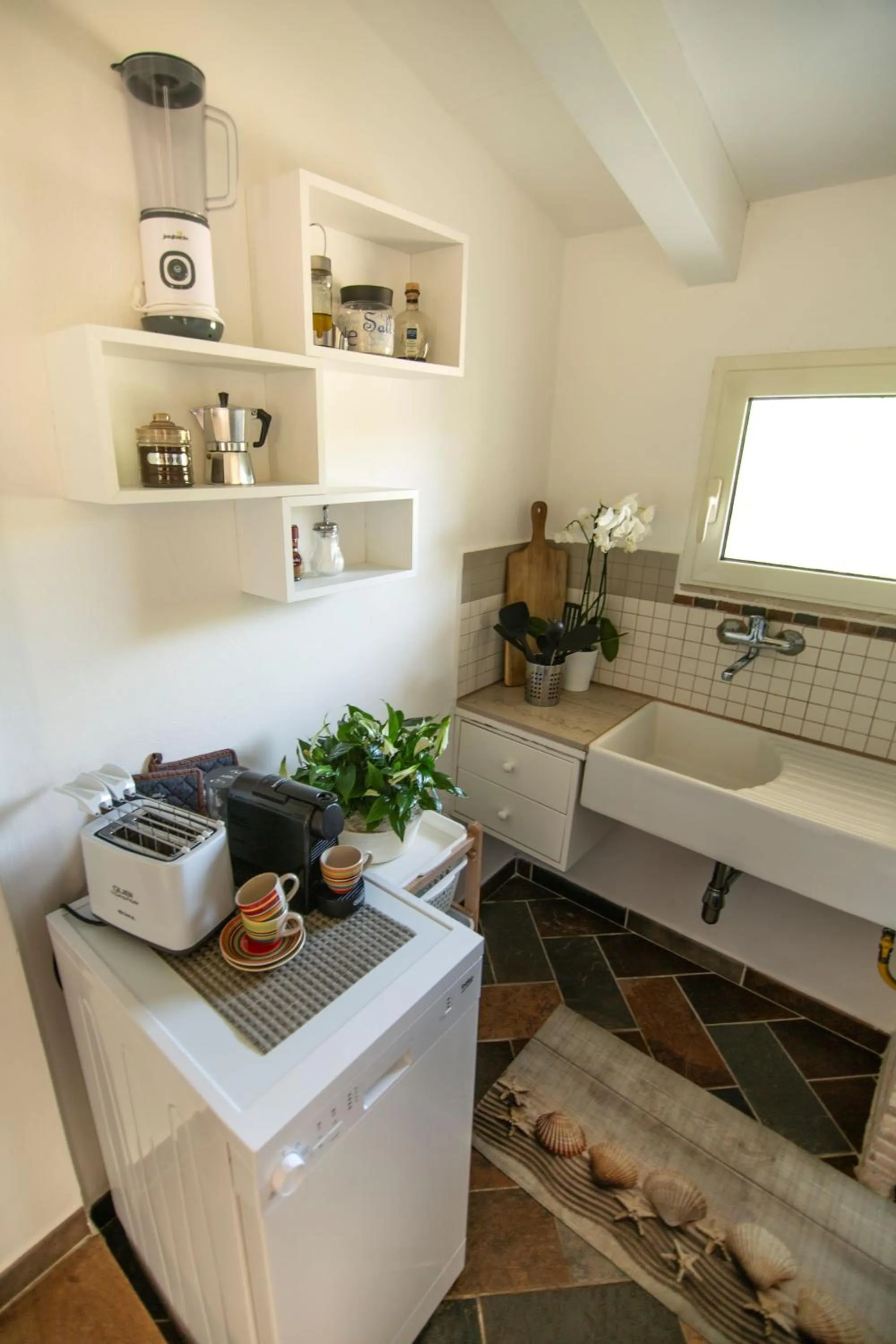 Kitchen or kitchenette in Villa LA CESA & Villino LA CASETTA Holiday Houses CON JACUZZI