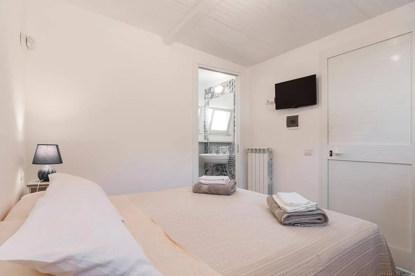 Bedroom, Bed in Villa LA CESA & Villino LA CASETTA Holiday Houses CON JACUZZI