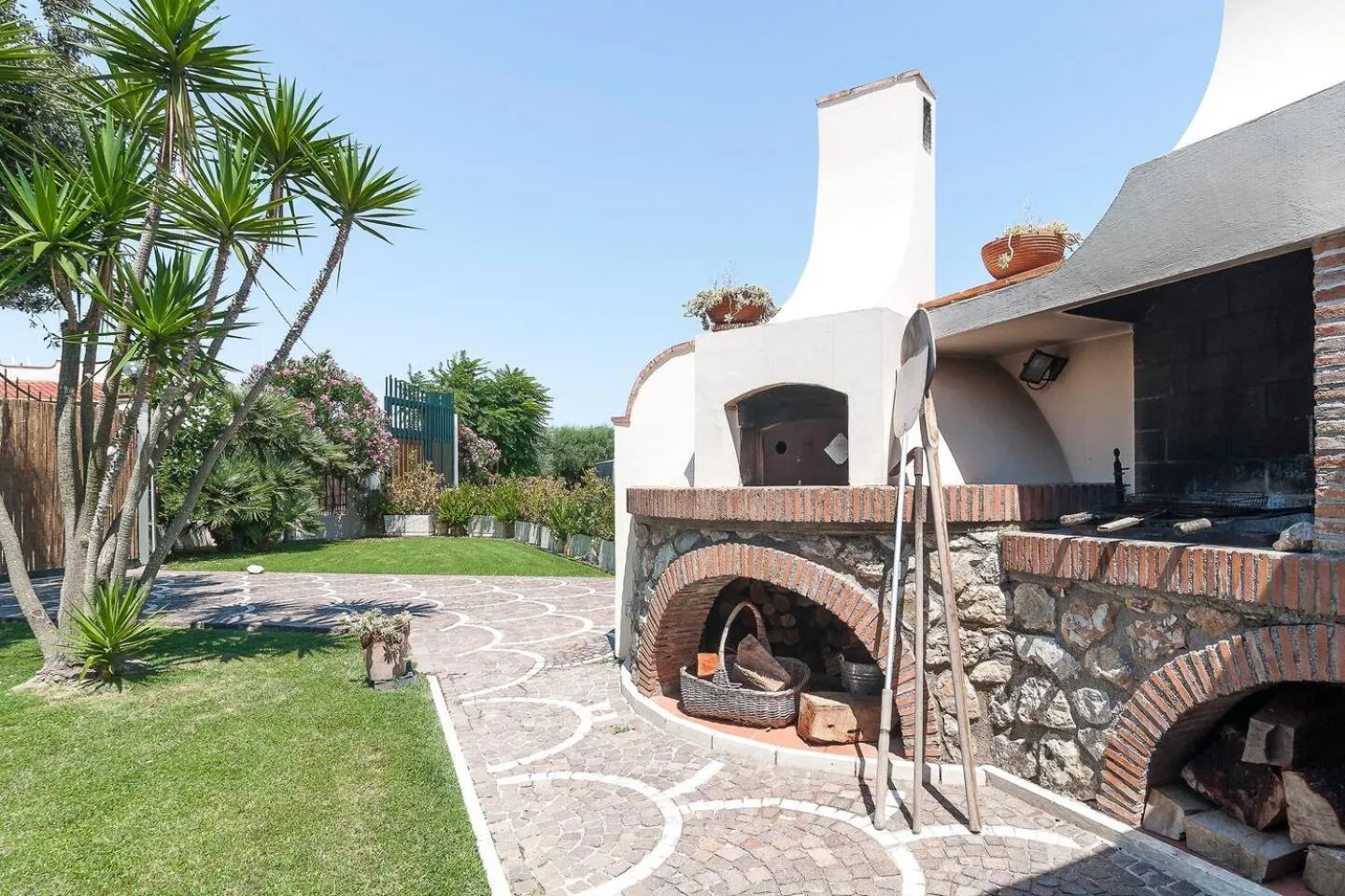 BBQ facilities in Villa LA CESA & Villino LA CASETTA Holiday Houses CON JACUZZI