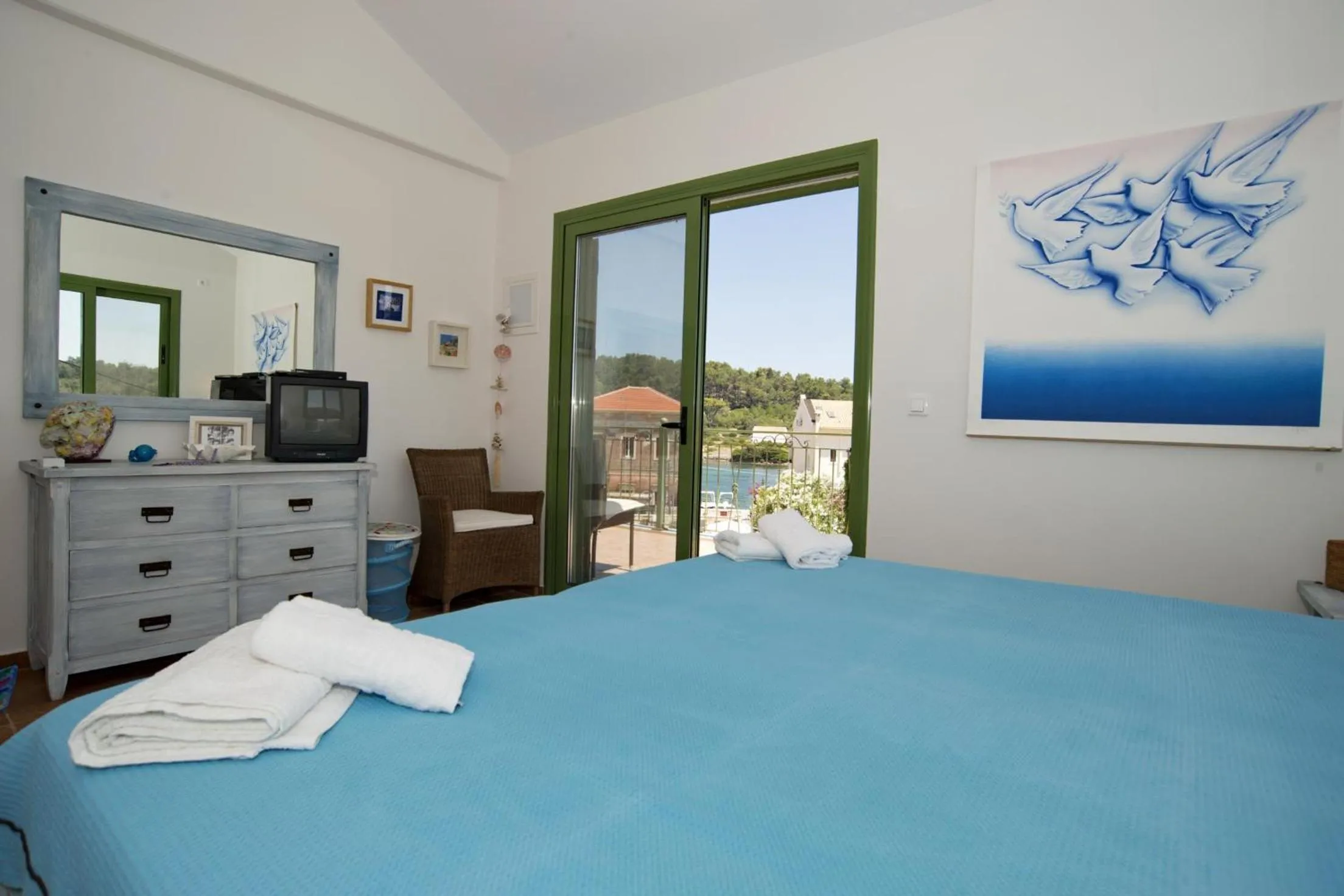 Bathroom, Bed in Avra