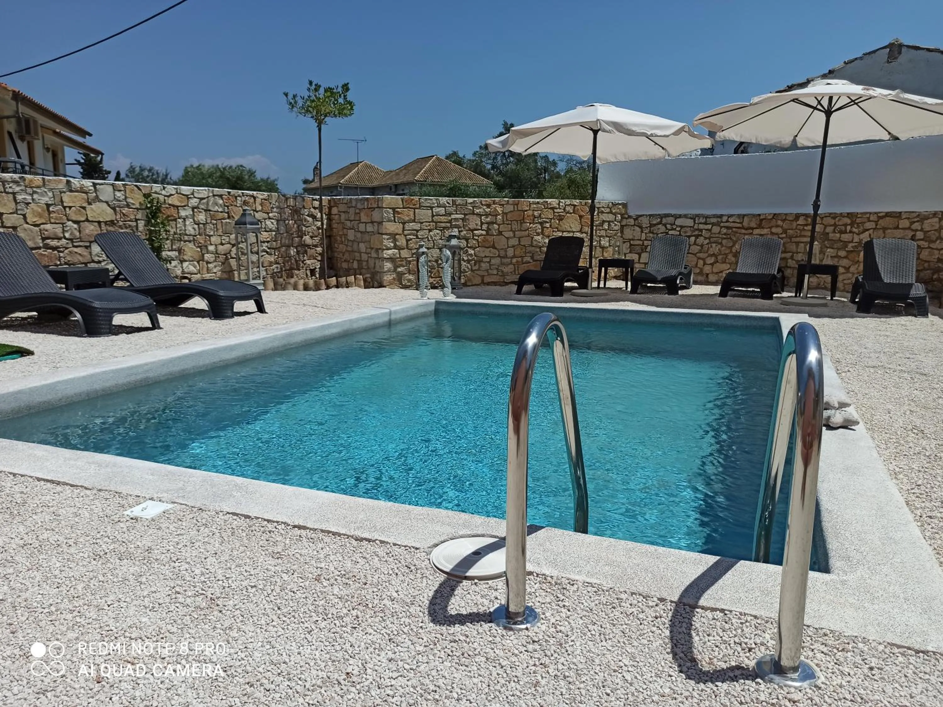Swimming pool in Avra