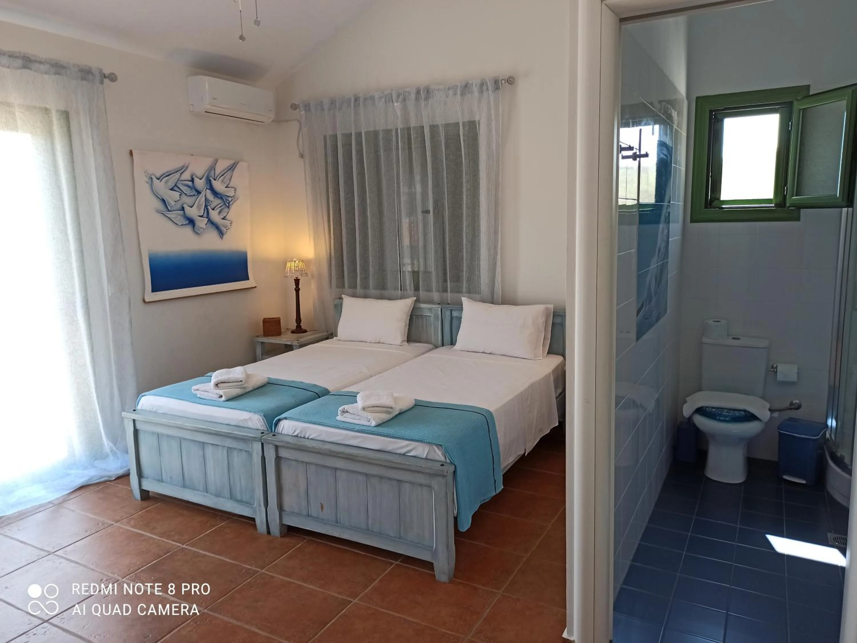 Photo of the whole room, Bed in Avra