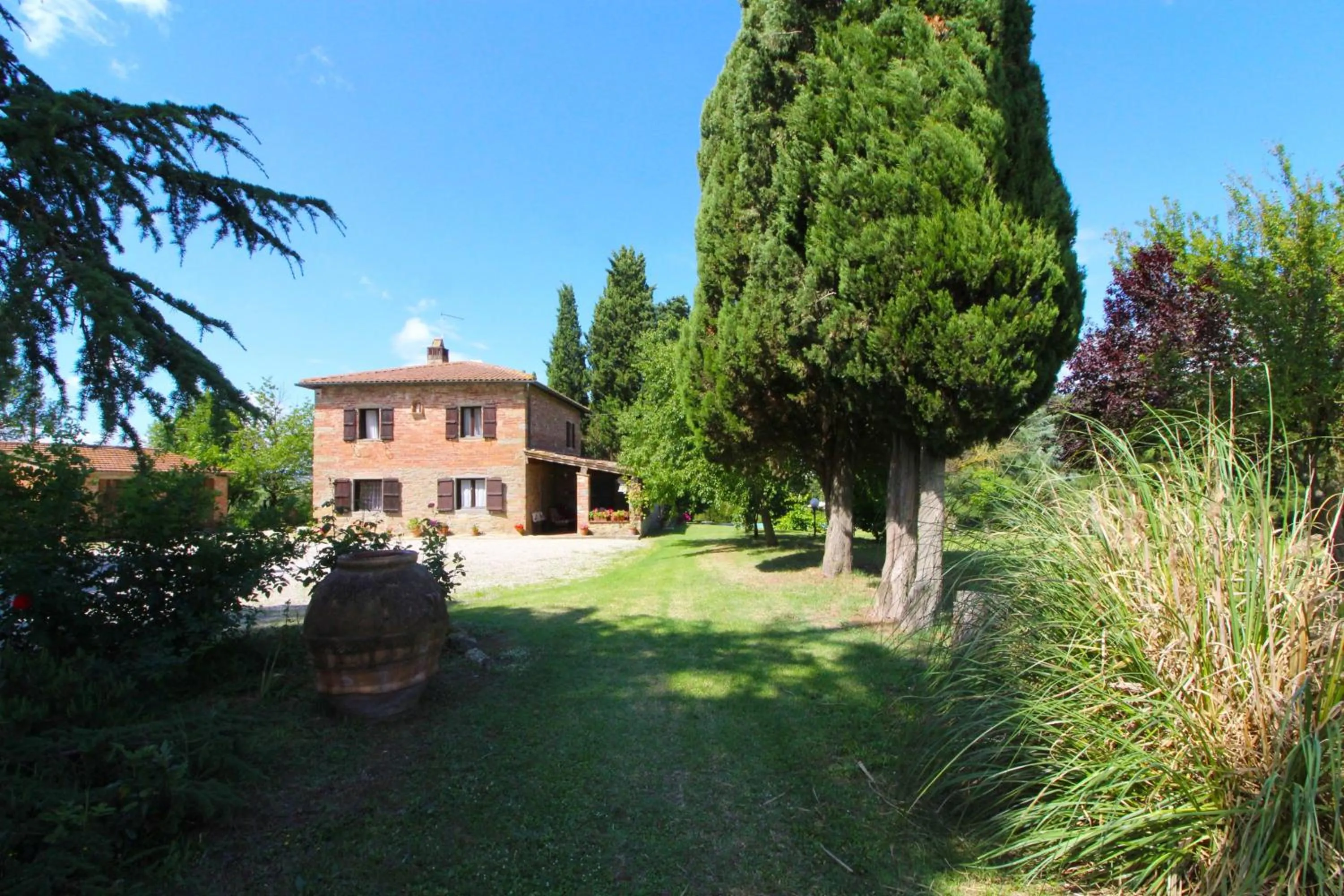 Property building in Villa Cecilia
