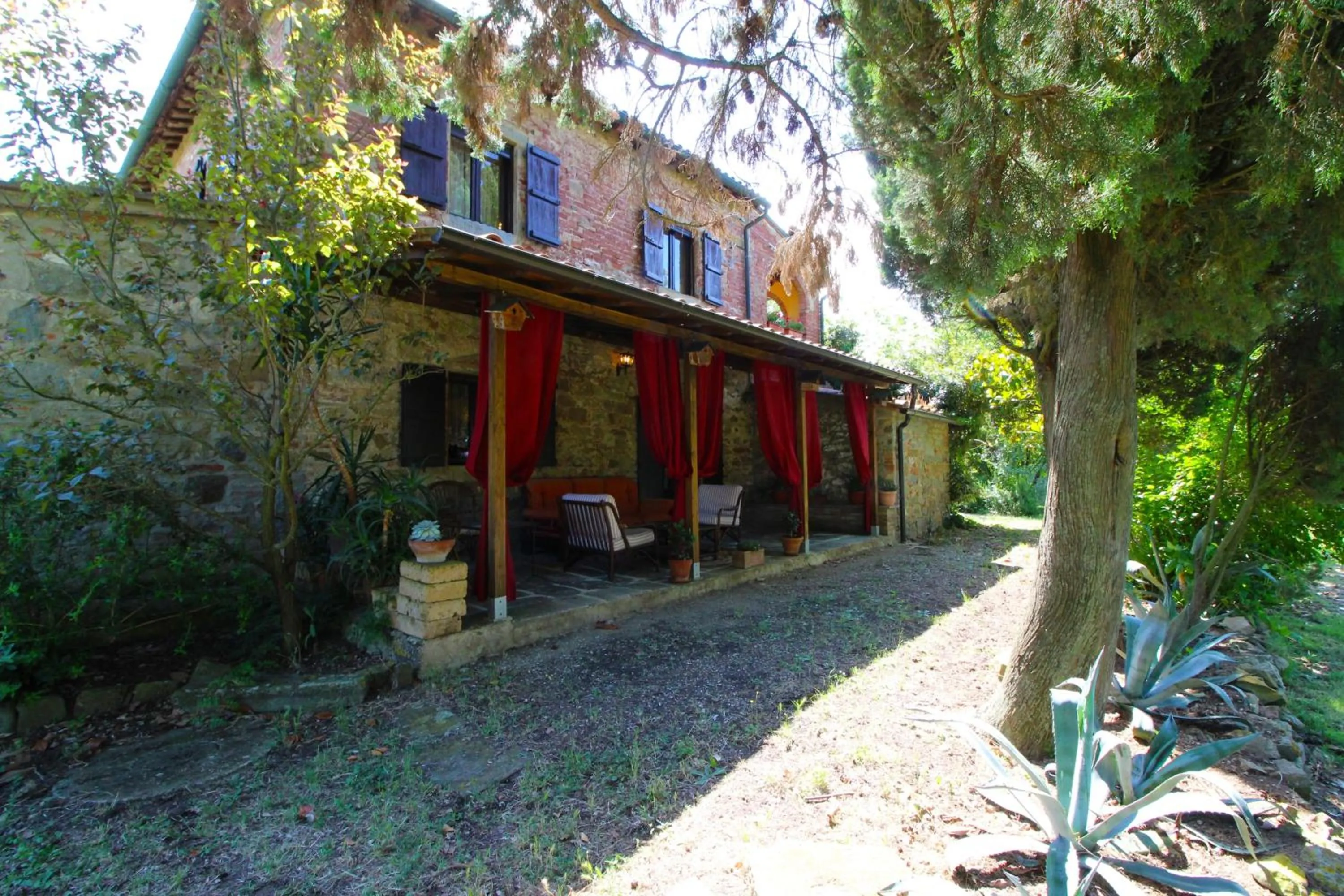 Property building in Villa Cecilia